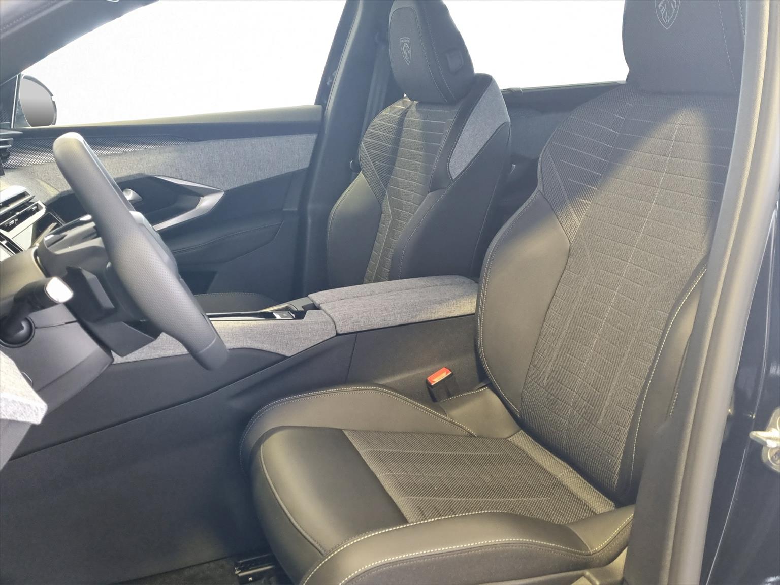 PEUGEOT 5008 145 Hybrid GT 7-Plätzer Pano-image-8