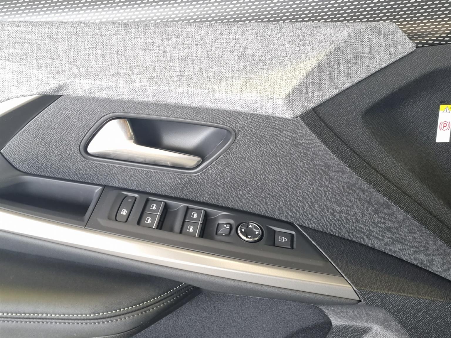 PEUGEOT 5008 145 Hybrid GT 7-Plätzer Pano-image-15