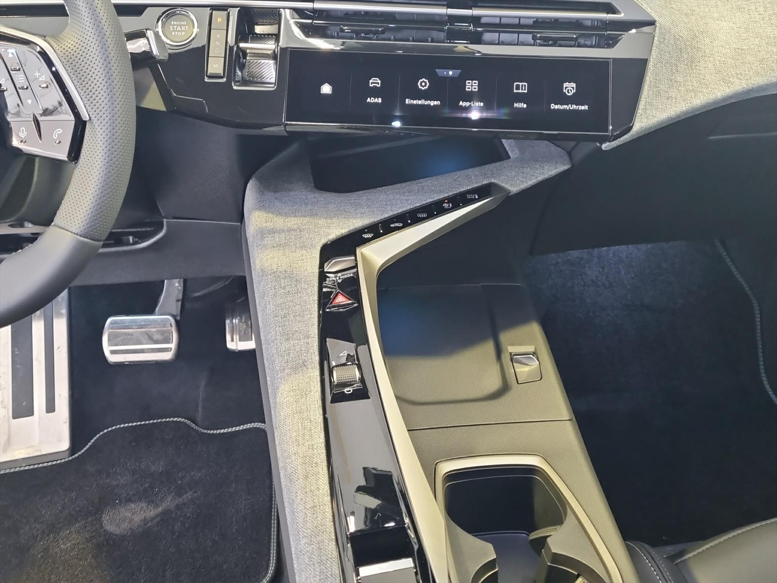 PEUGEOT 5008 145 Hybrid GT 7-Plätzer Pano-image-11