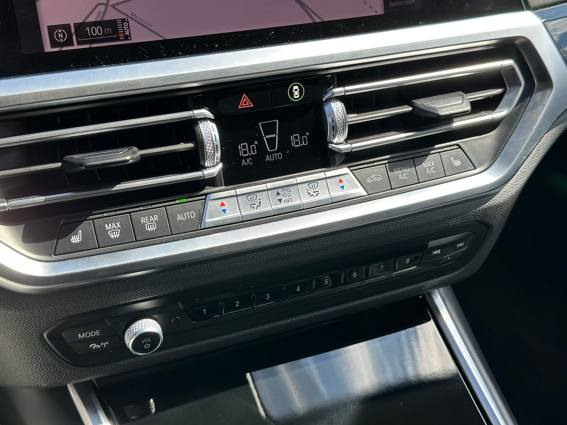 BMW 330e x DriveTouring Sport Line Steptronic *Assistenzpaket* *Laser* *Head-Up*-image-15