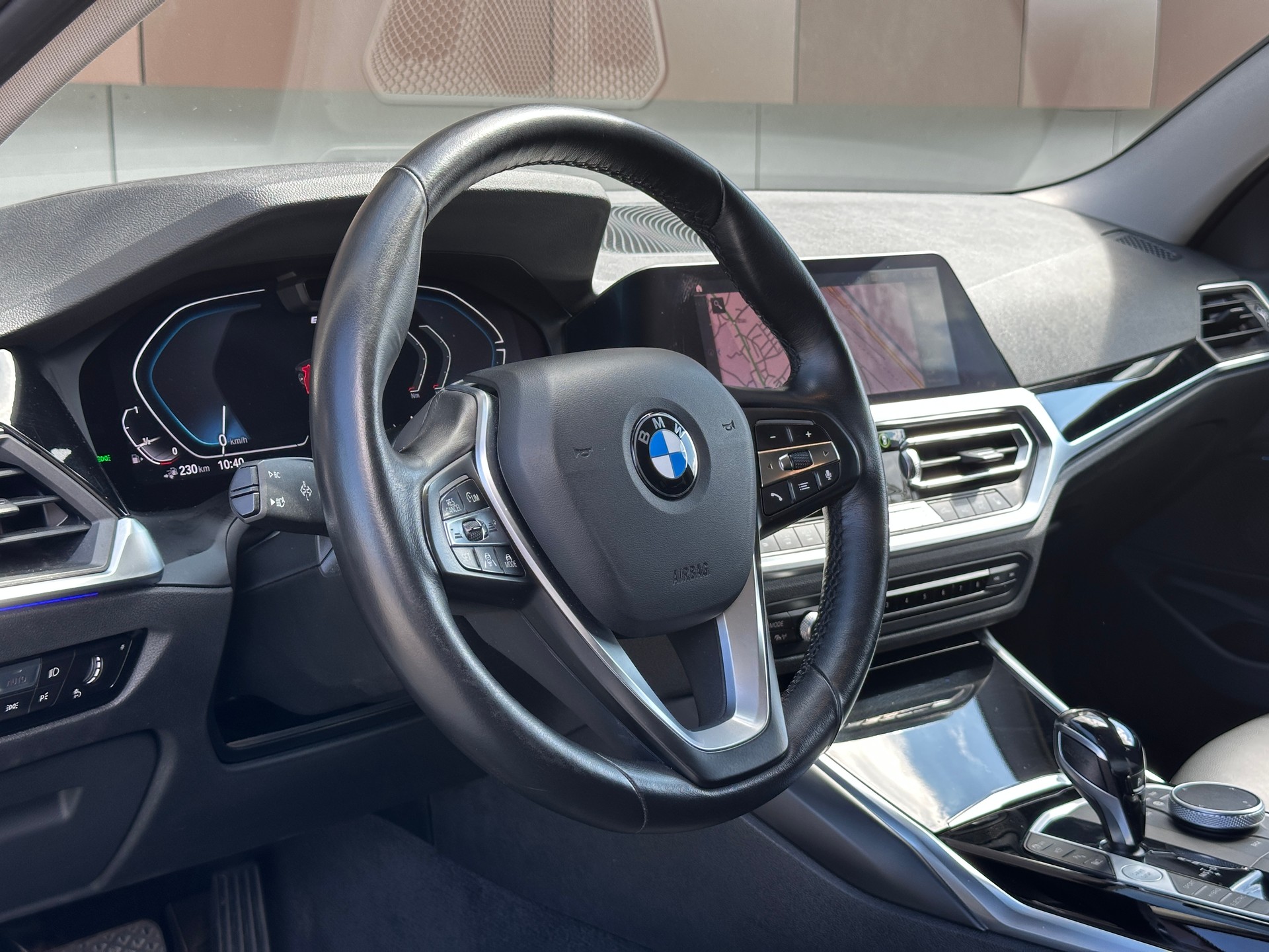 BMW 330e x DriveTouring Sport Line Steptronic *Assistenzpaket* *Laser* *Head-Up*-image-12