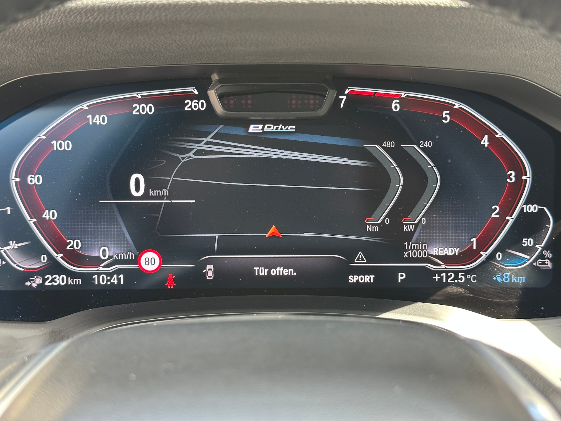 BMW 330e x DriveTouring Sport Line Steptronic *Assistenzpaket* *Laser* *Head-Up*-image-13