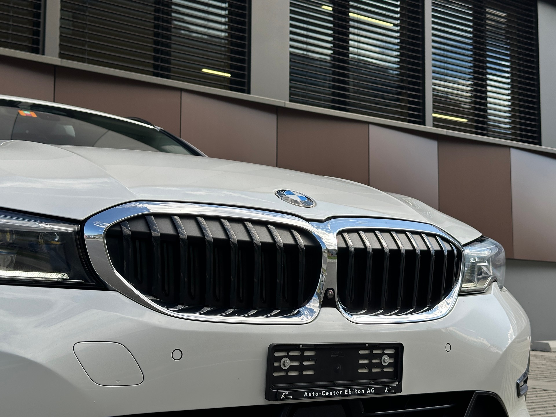 BMW 330e x DriveTouring Sport Line Steptronic *Assistenzpaket* *Laser* *Head-Up*-image-29