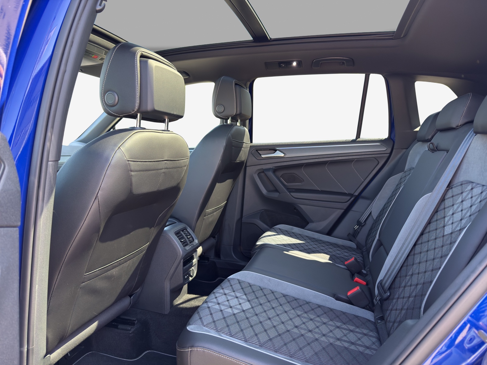 VW Tiguan 2.0TSI R-Line 4Motion DSG-image-11