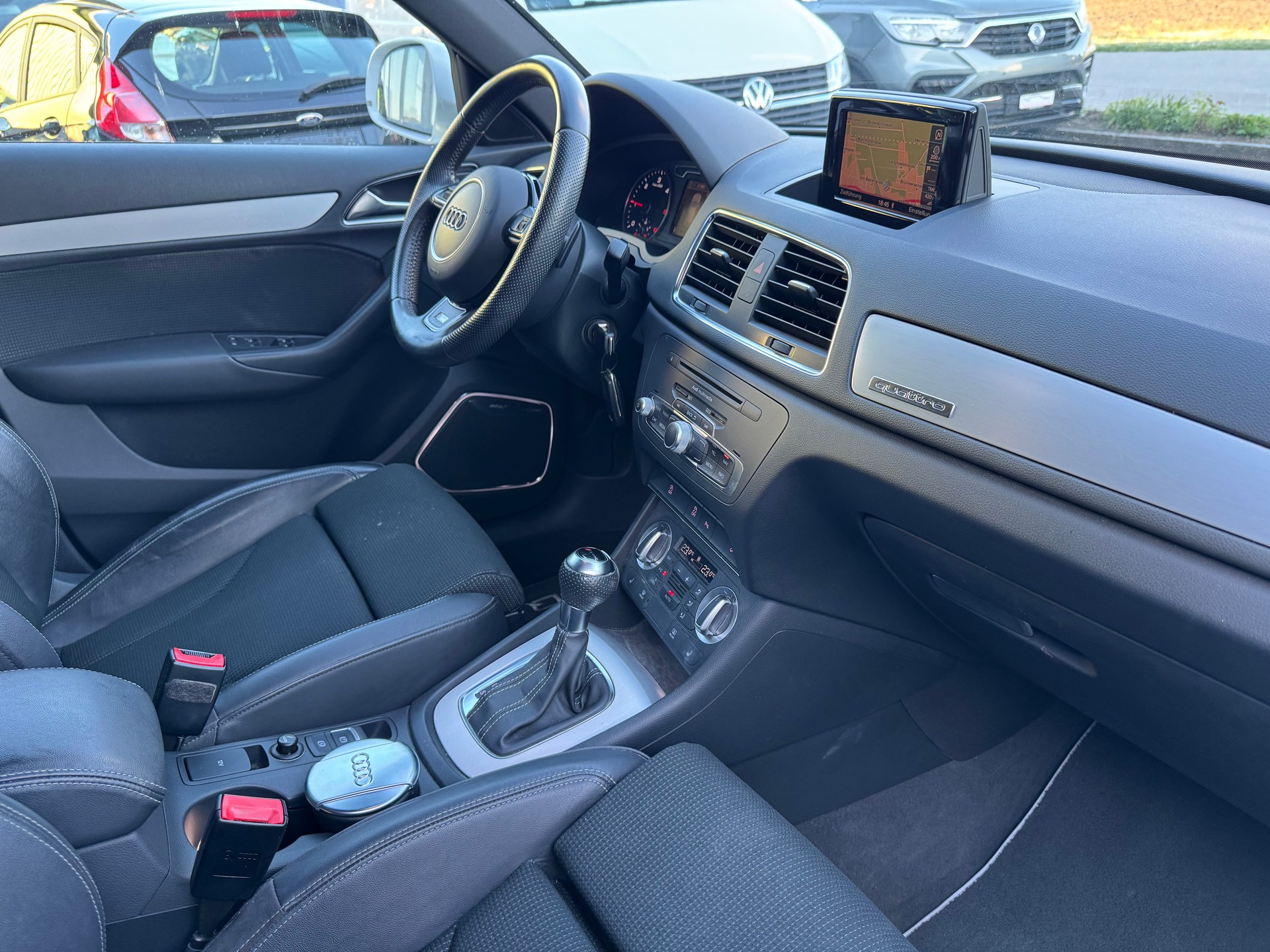 AUDI Q3 2.0 TDI quattro S-line S-tronic-image-14