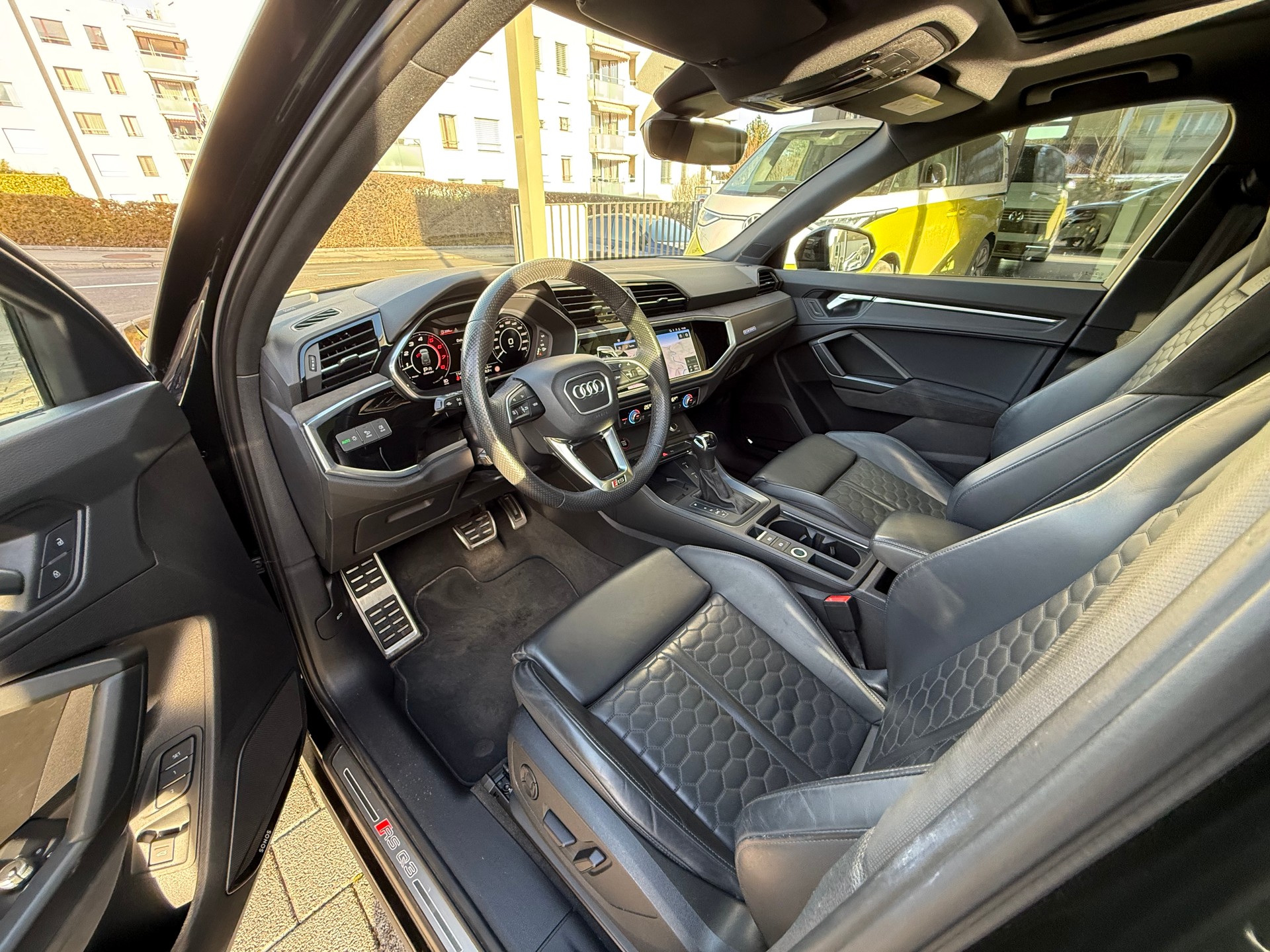 AUDI RS Q3 2.5 TFSI quattro S tronic-image-3
