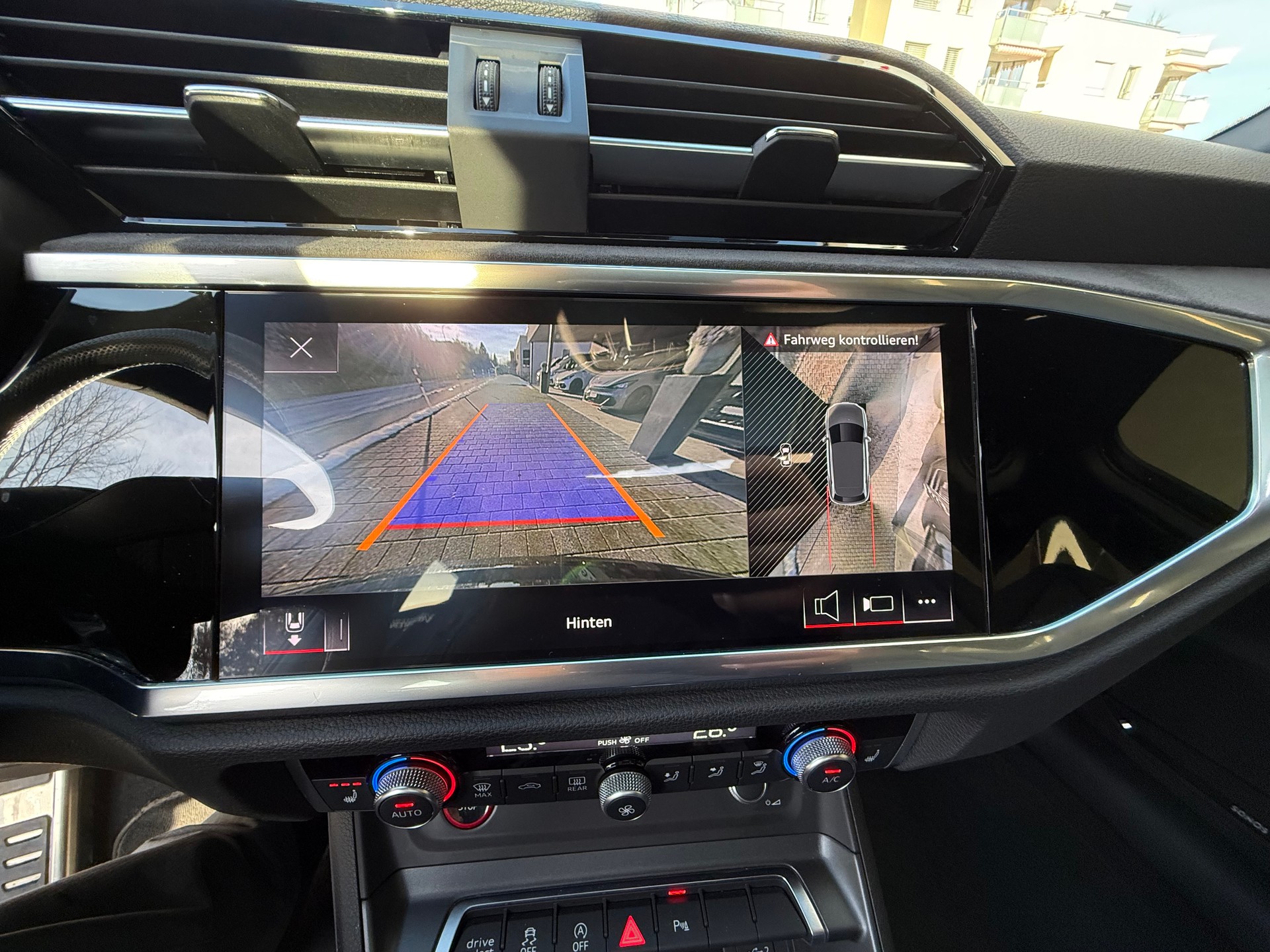 AUDI RS Q3 2.5 TFSI quattro S tronic-image-4