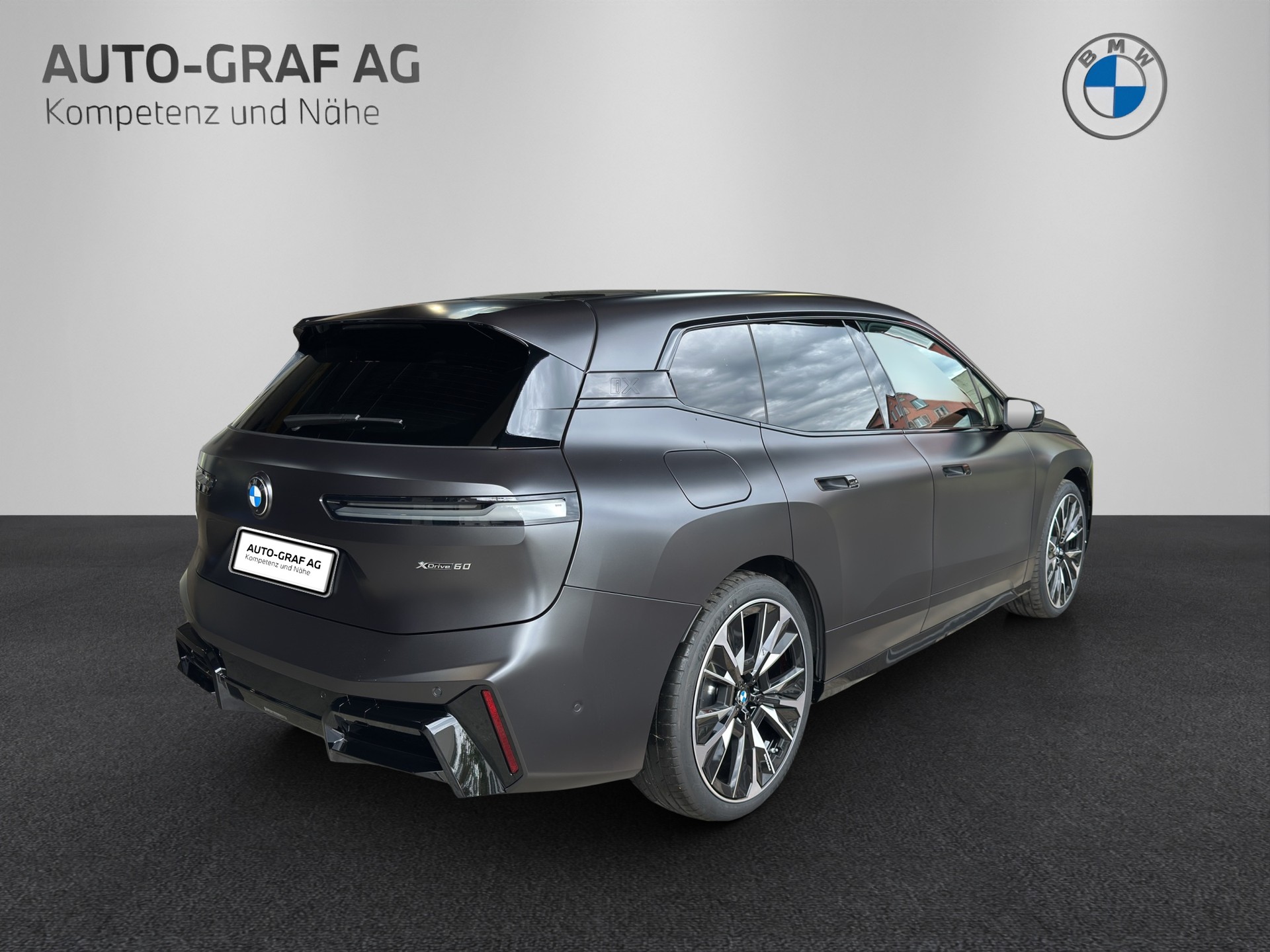 BMW iX xDrive60 M Sport Pro-image-4