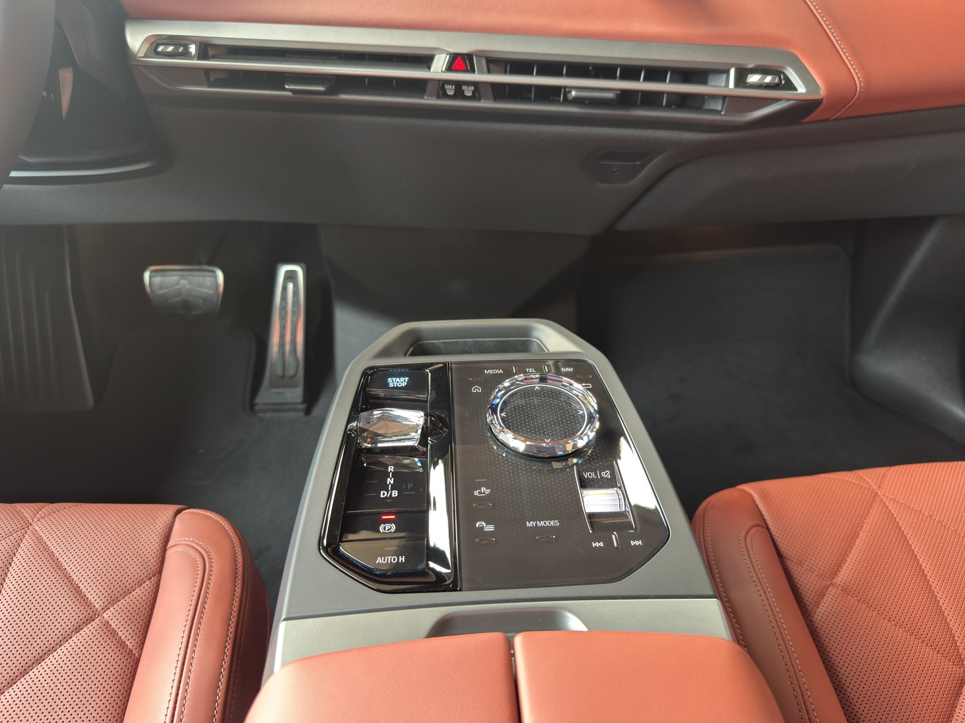 BMW iX xDrive60 M Sport Pro-image-12