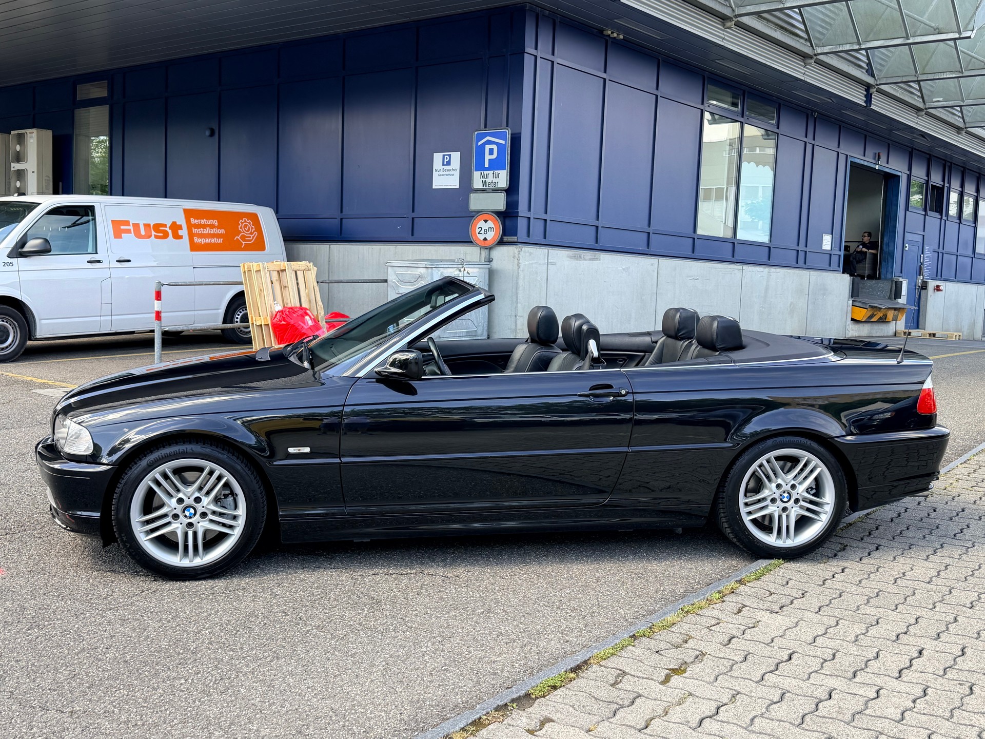 BMW 330Ci Cabriolet-image-5