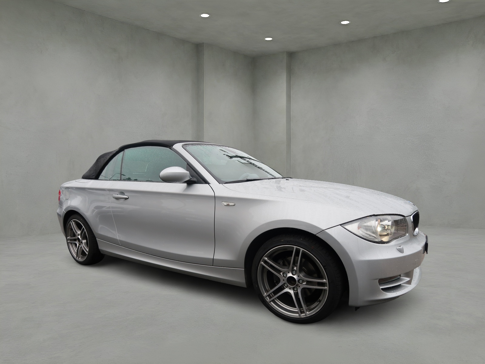 BMW 120i Cabrio-image-2