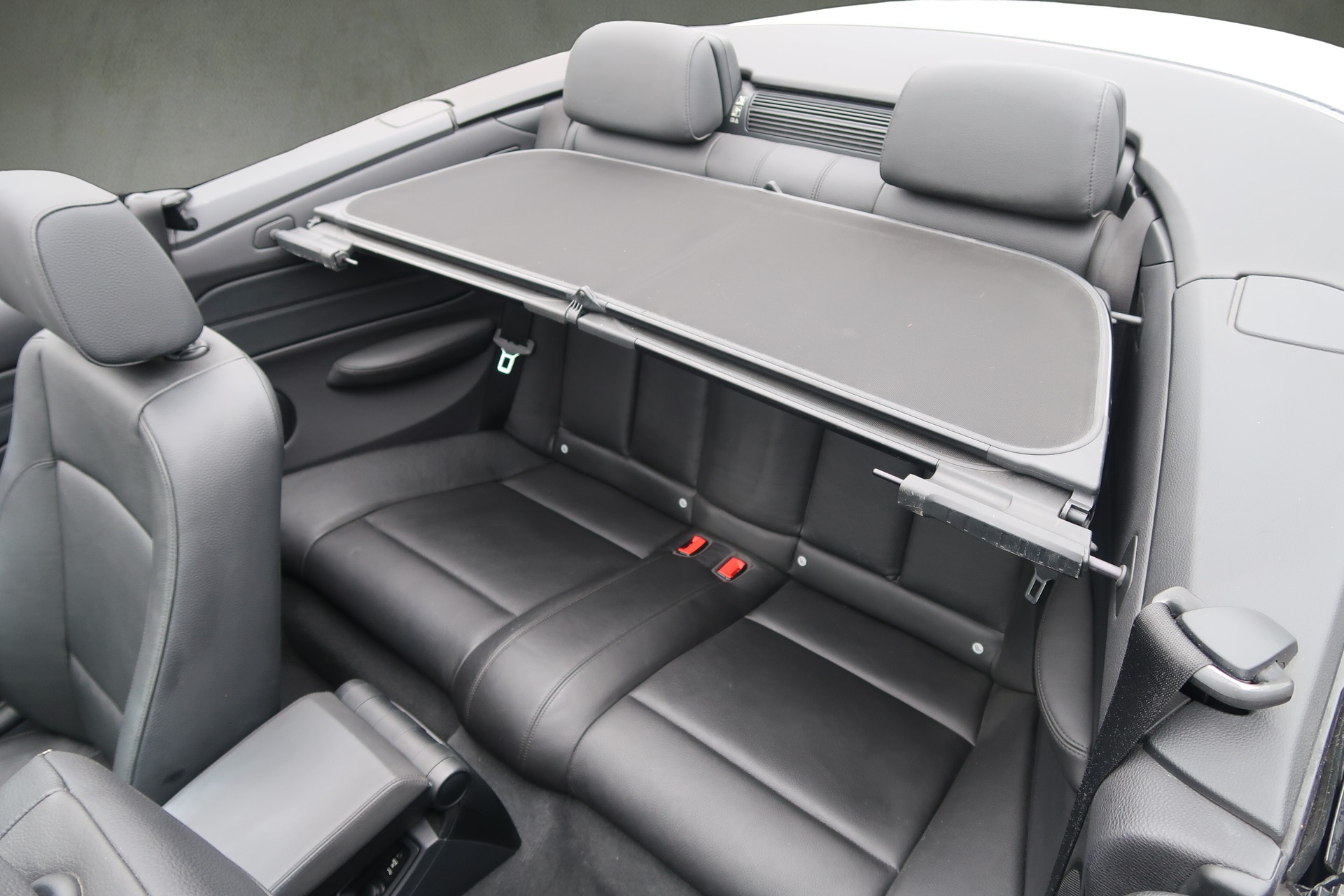 BMW 120i Cabrio-image-9