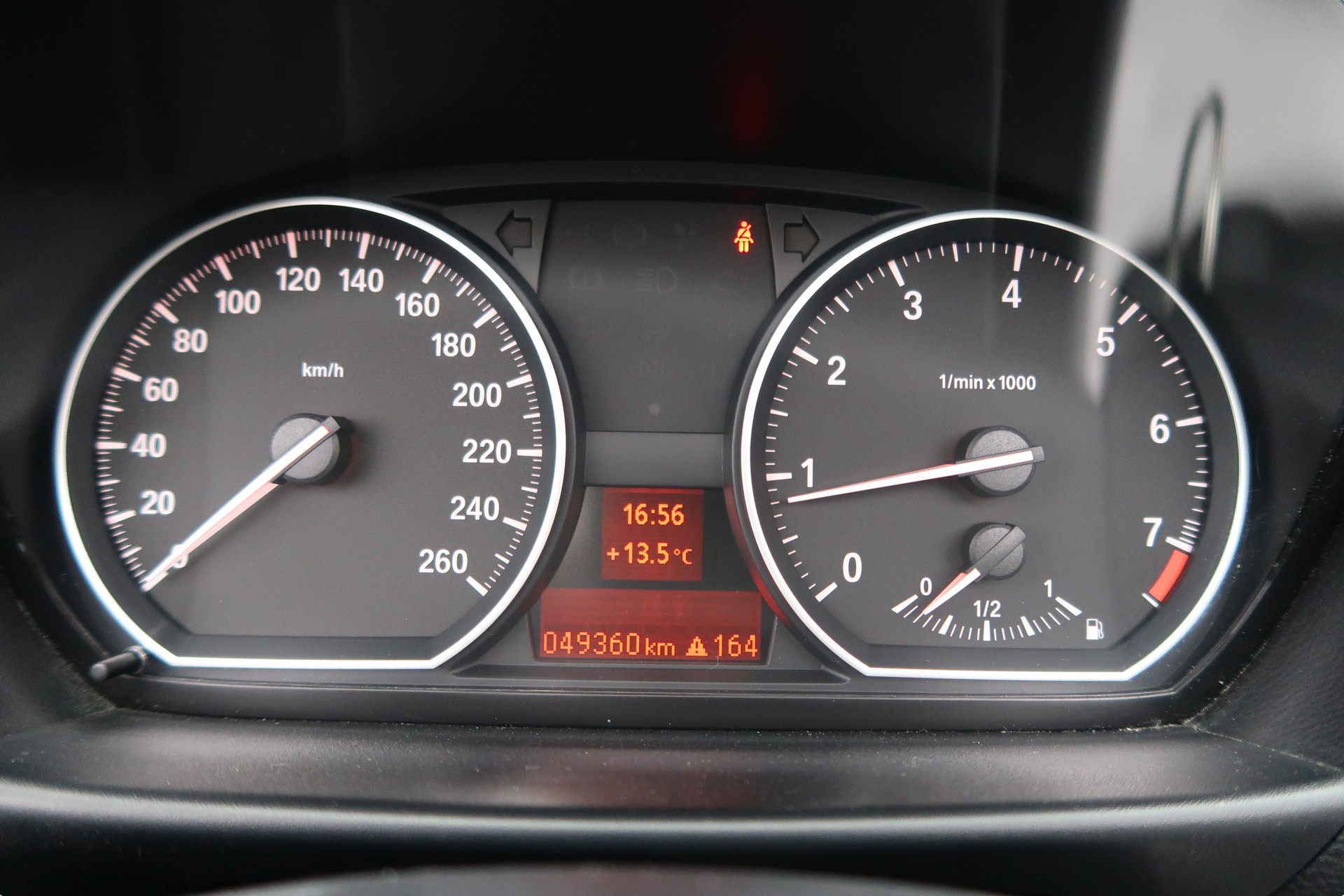 BMW 120i Cabrio-image-13