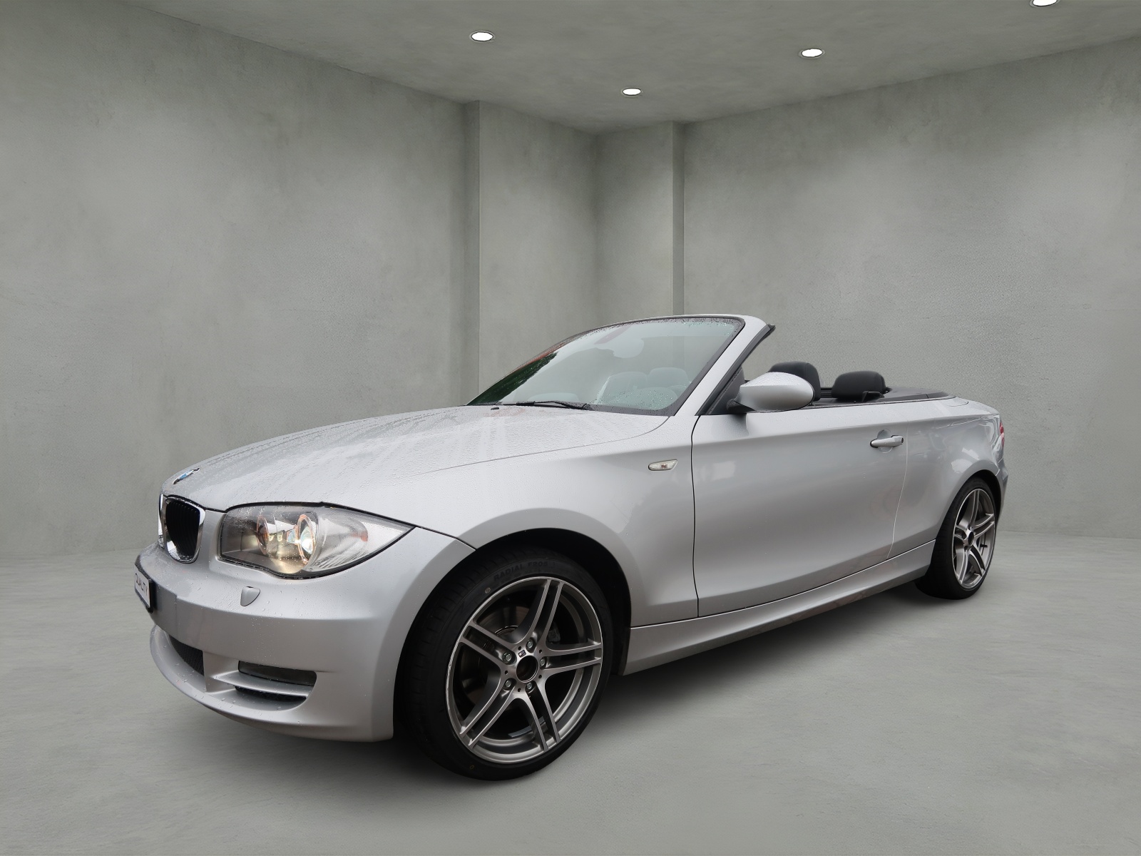 BMW 120i Cabrio-image-6