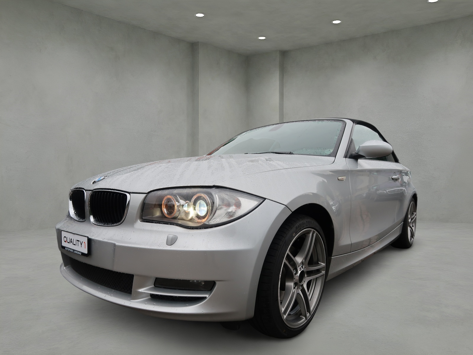 BMW 120i Cabrio-image-0