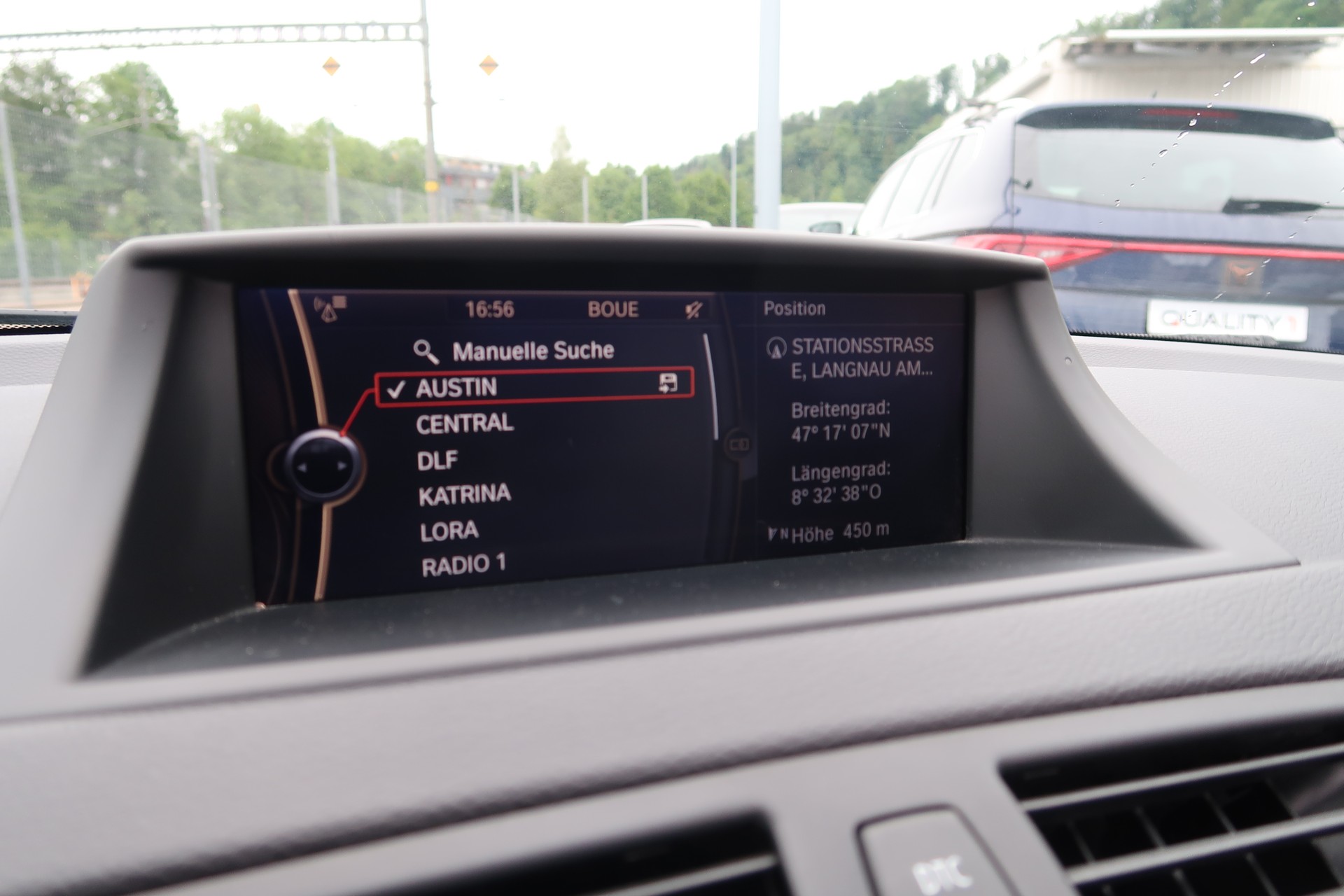 BMW 120i Cabrio-image-14