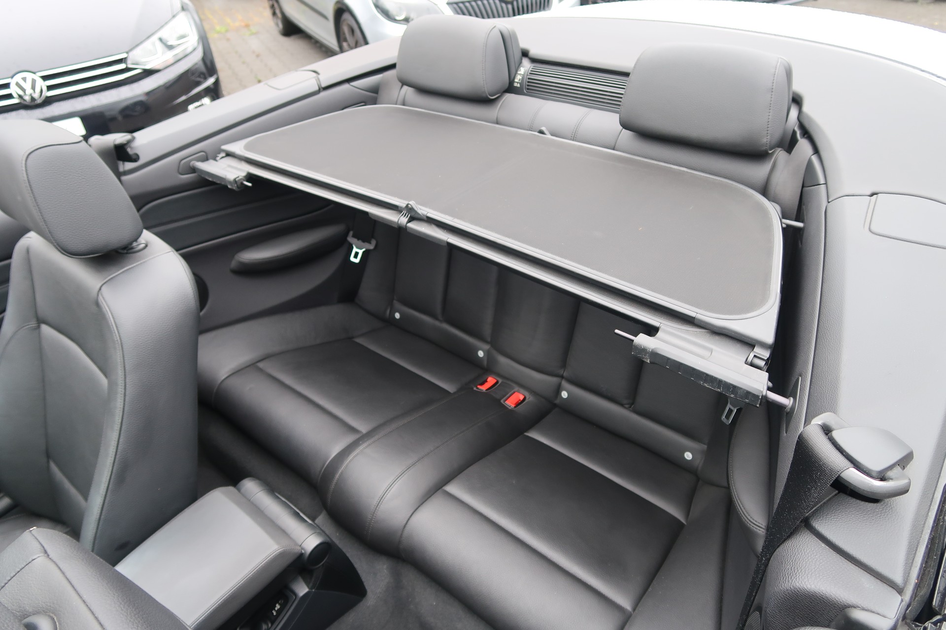 BMW 120i Cabrio-image-9