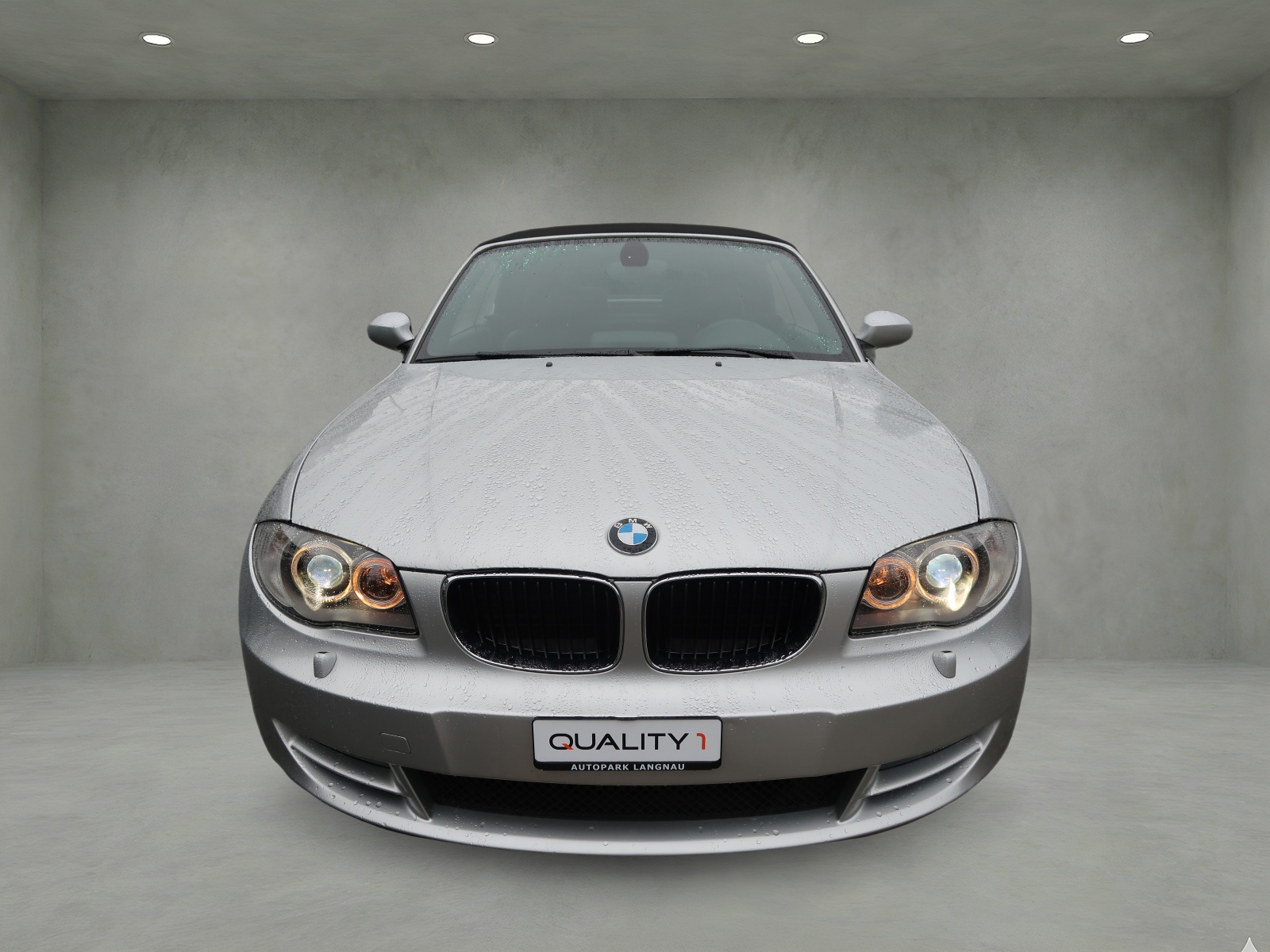 BMW 120i Cabrio-image-1