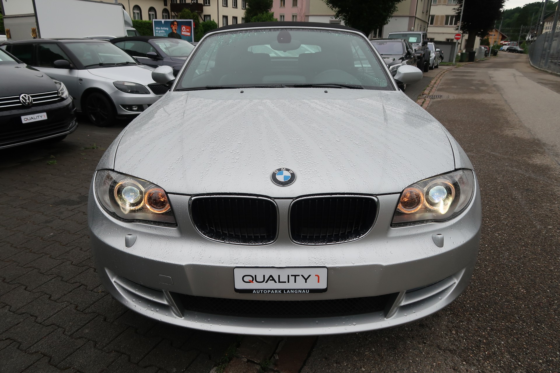 BMW 120i Cabrio-image-1