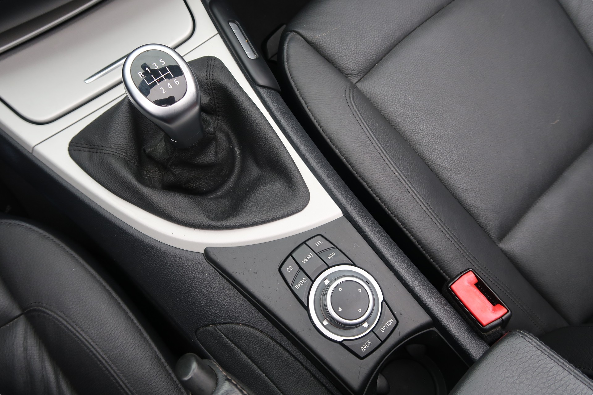 BMW 120i Cabrio-image-12