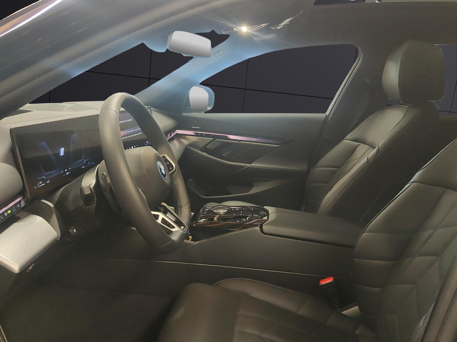 BMW 530e xDrive Touring-image-11