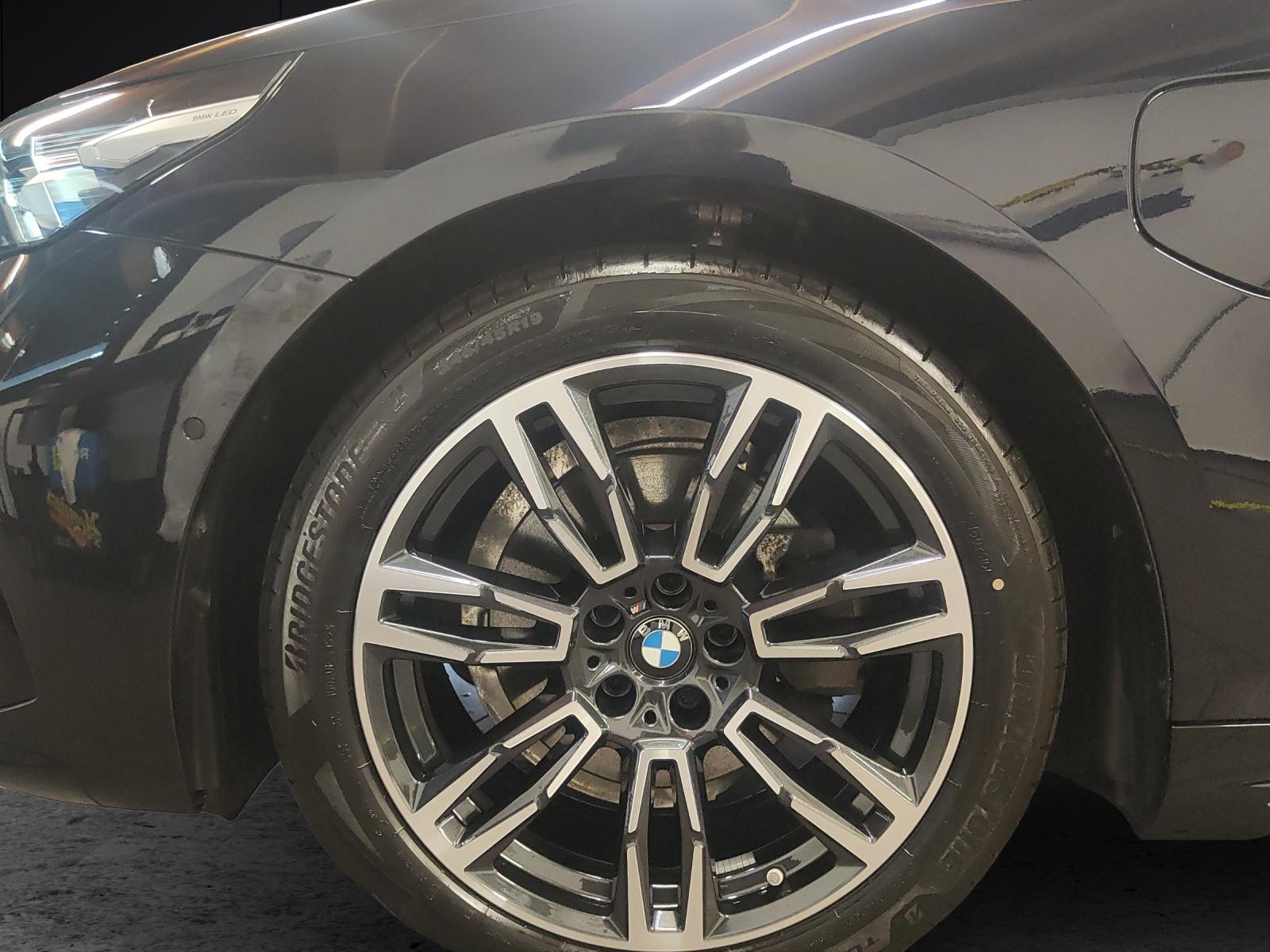 BMW 530e xDrive Touring-image-8