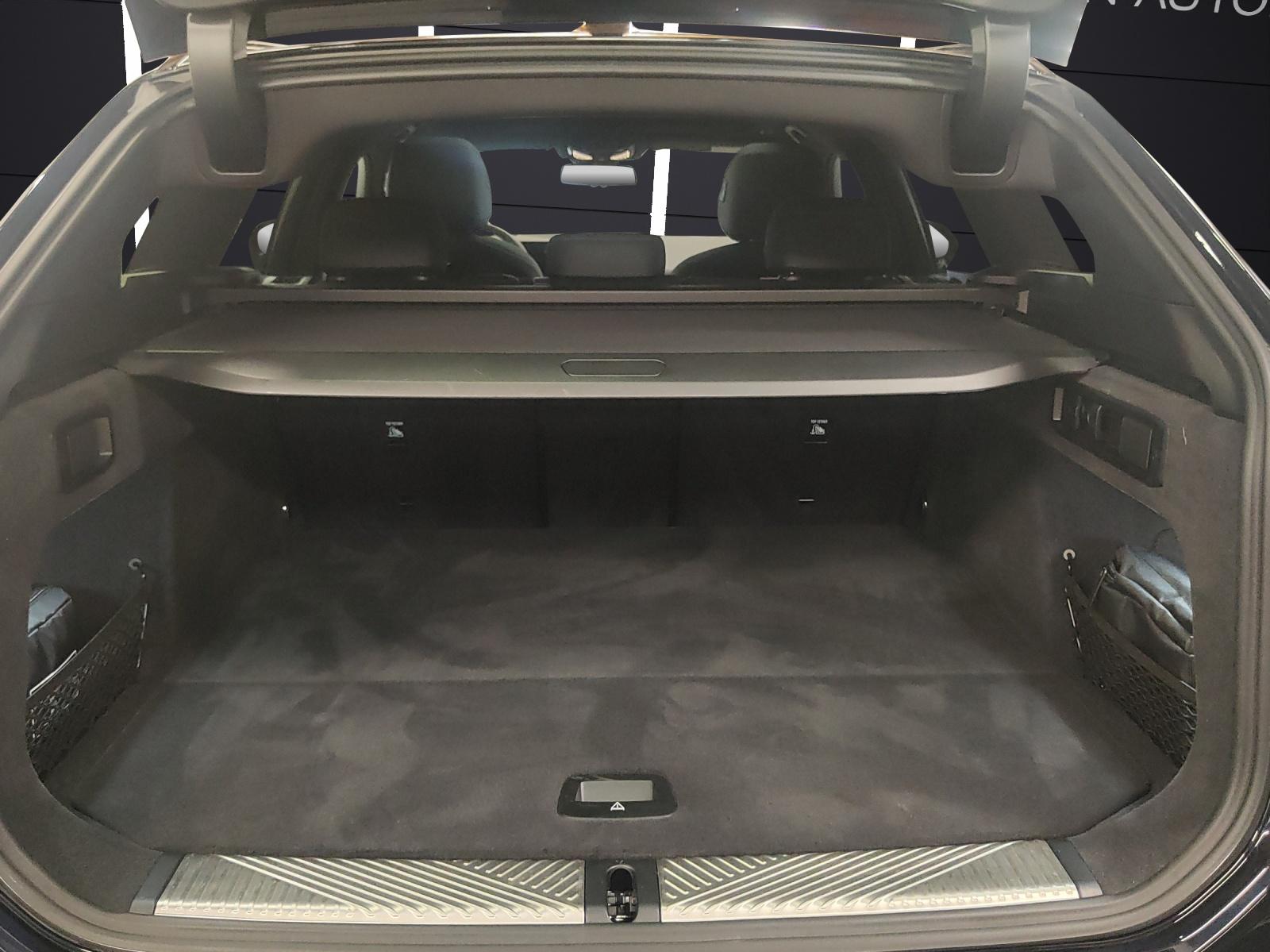 BMW 530e xDrive Touring-image-13