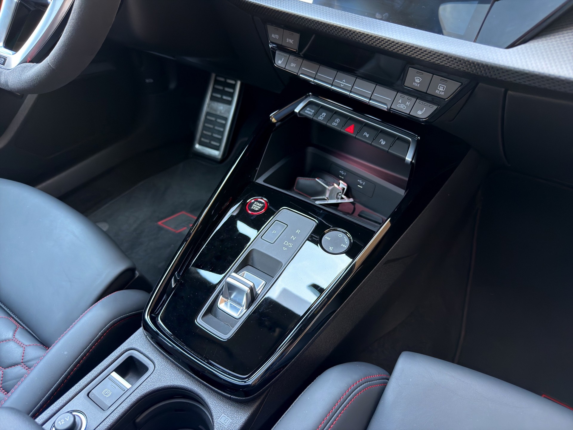 AUDI RS3 Sportback 2.5 TSI quattro S-tronic-image-24