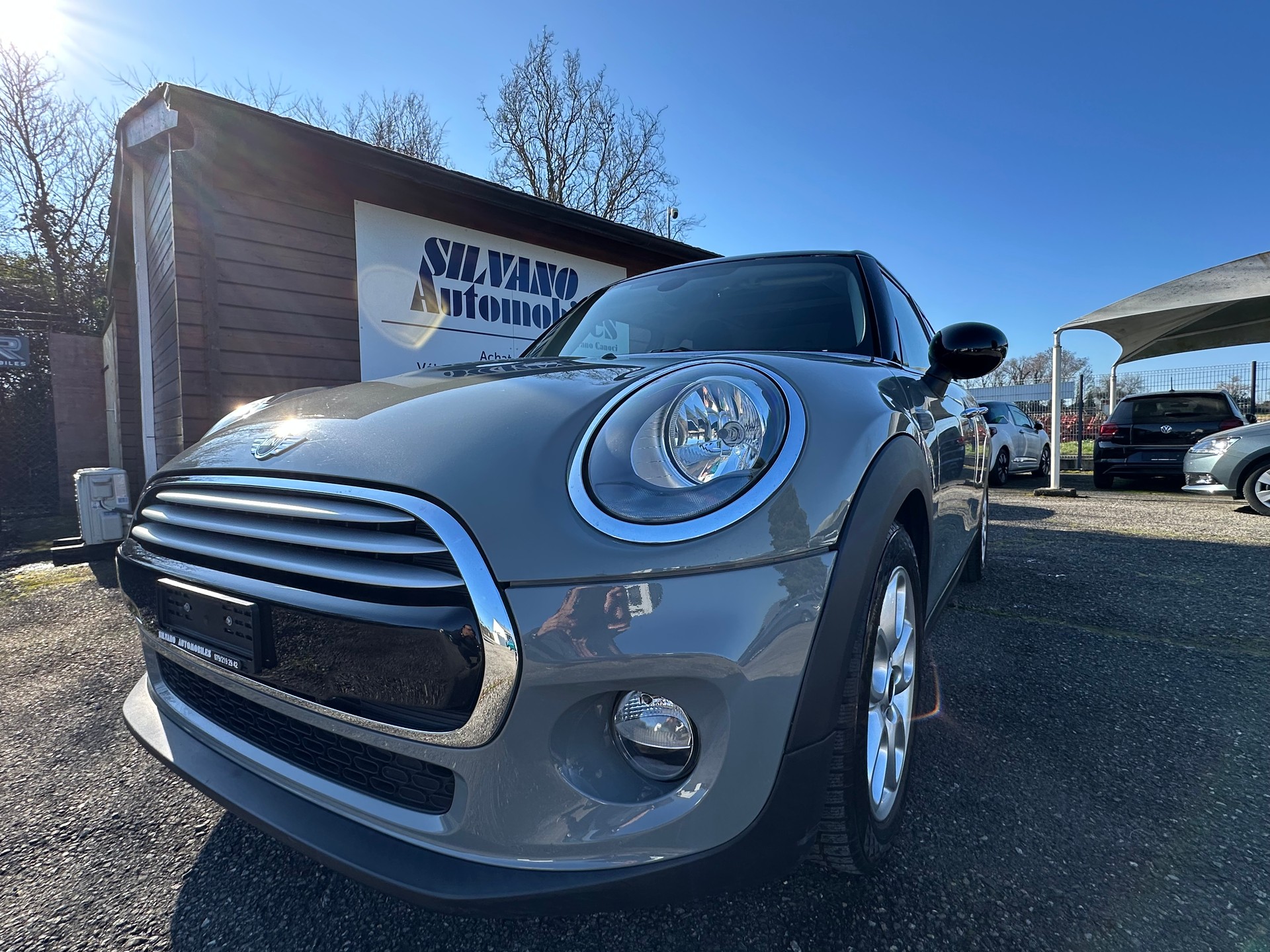 MINI Cooper-showroom-element-3