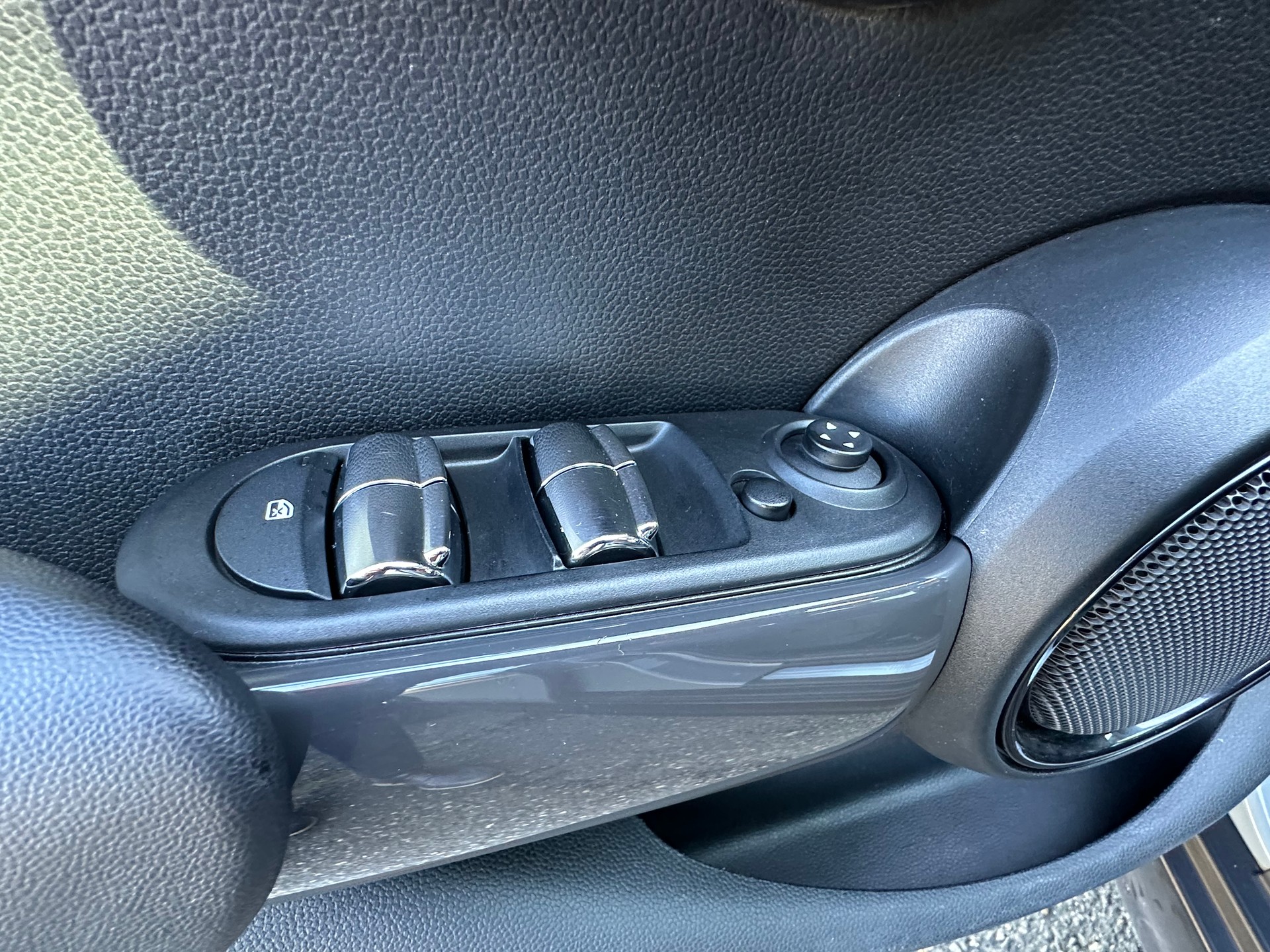 MINI Cooper-image-16