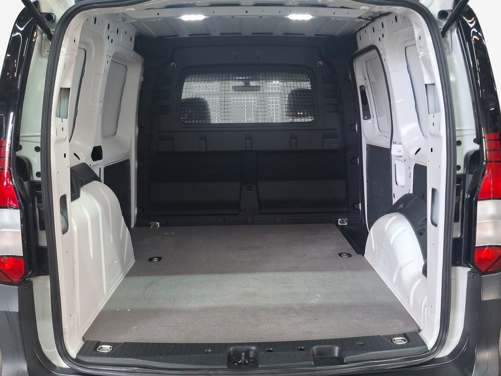 VW Caddy Cargo 2.0TDI 4Motion-image-12