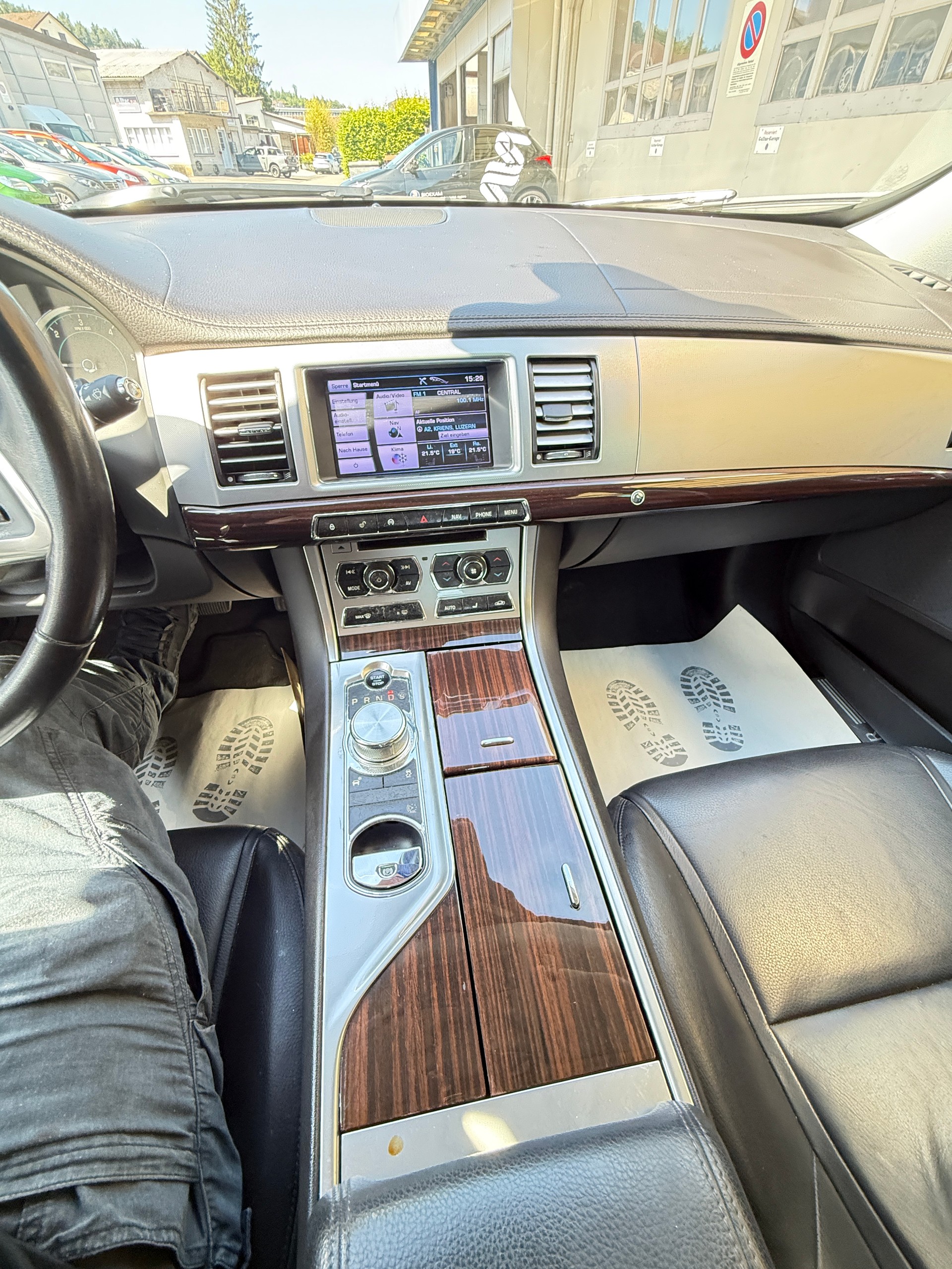 JAGUAR XF 2.2d-image-12