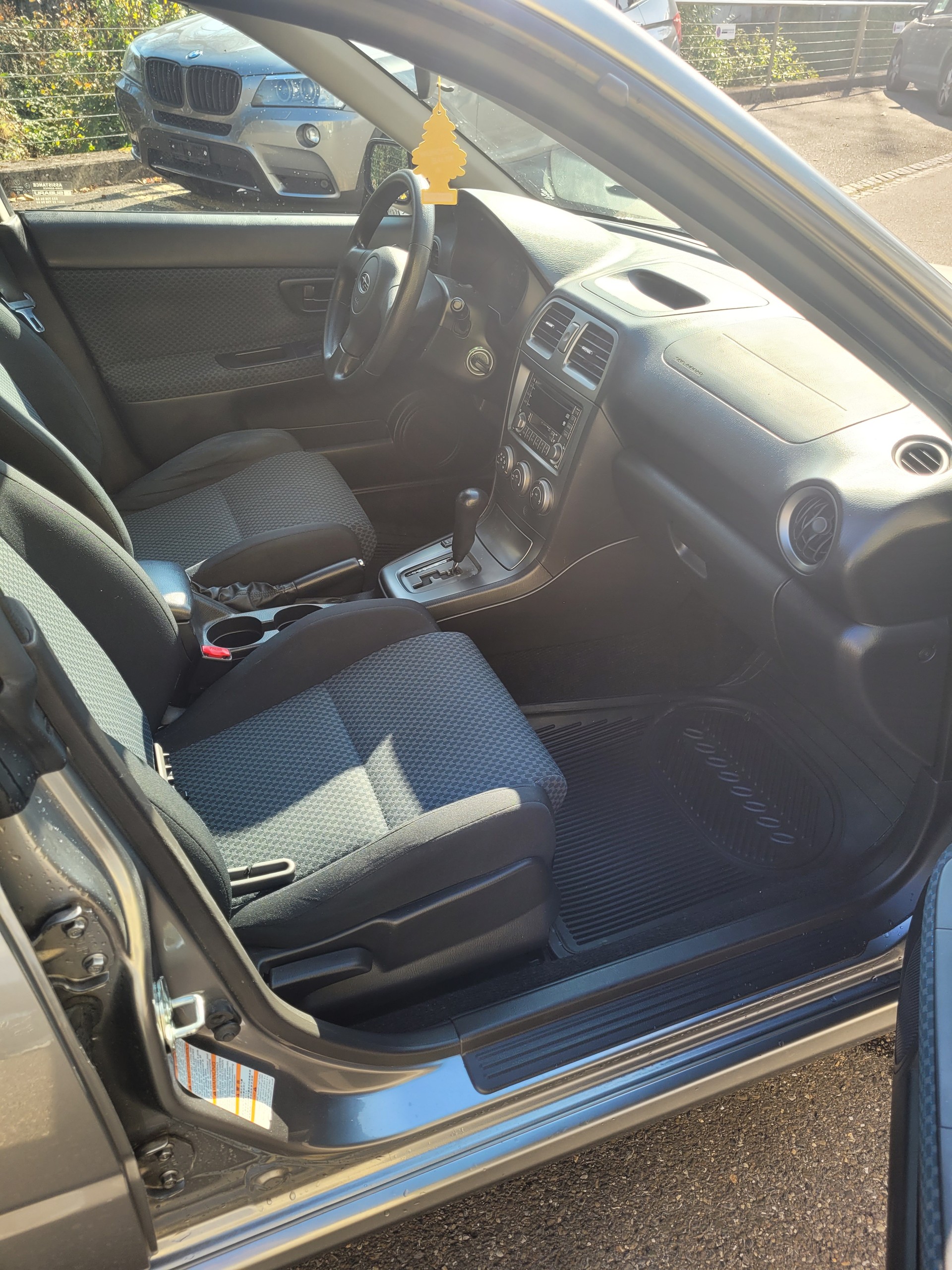 SUBARU Impreza 1.5R Swiss De Luxe Automatic-image-8