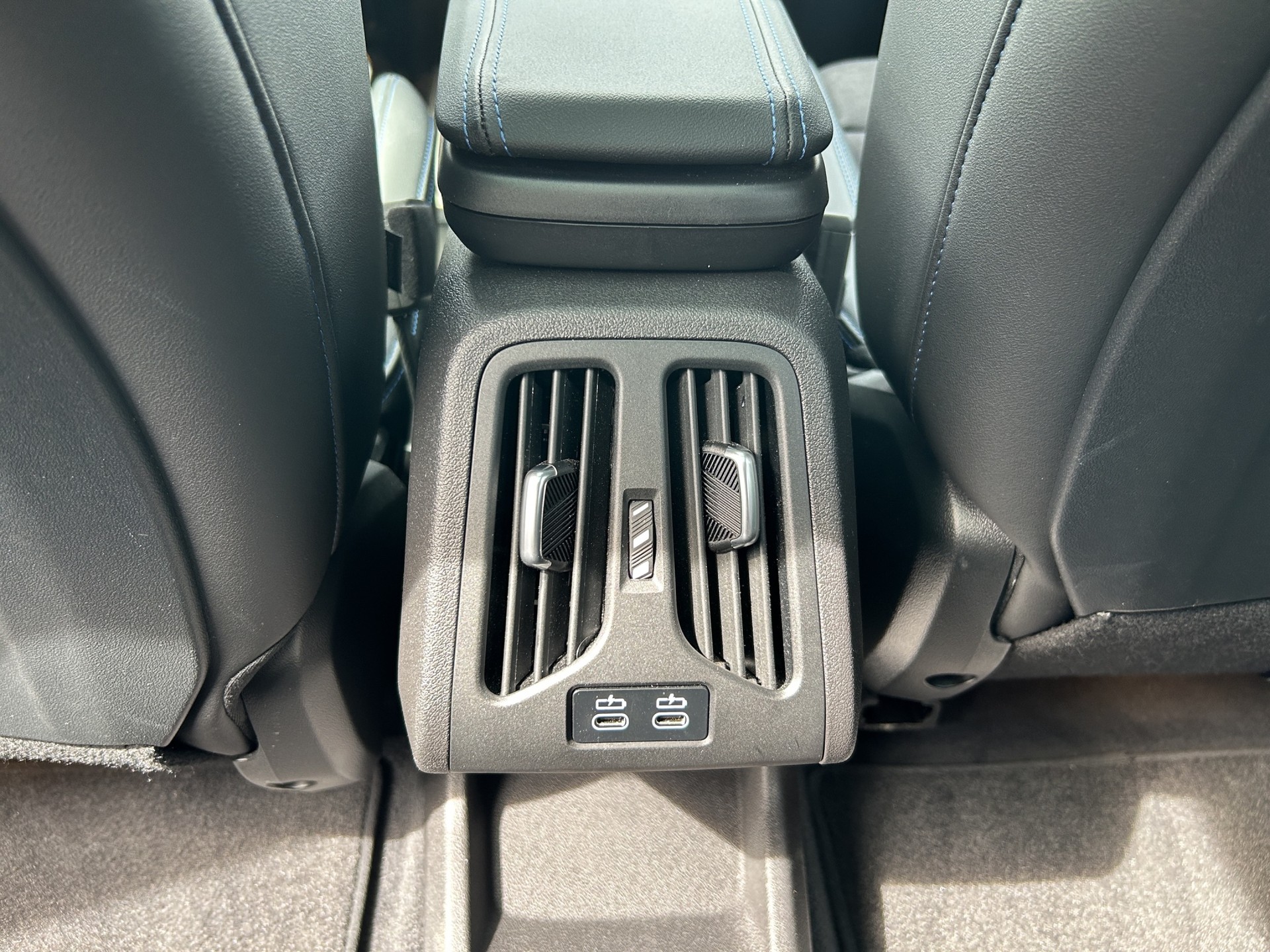 BMW iX1 xDrive 30 M Sport Pro-image-16