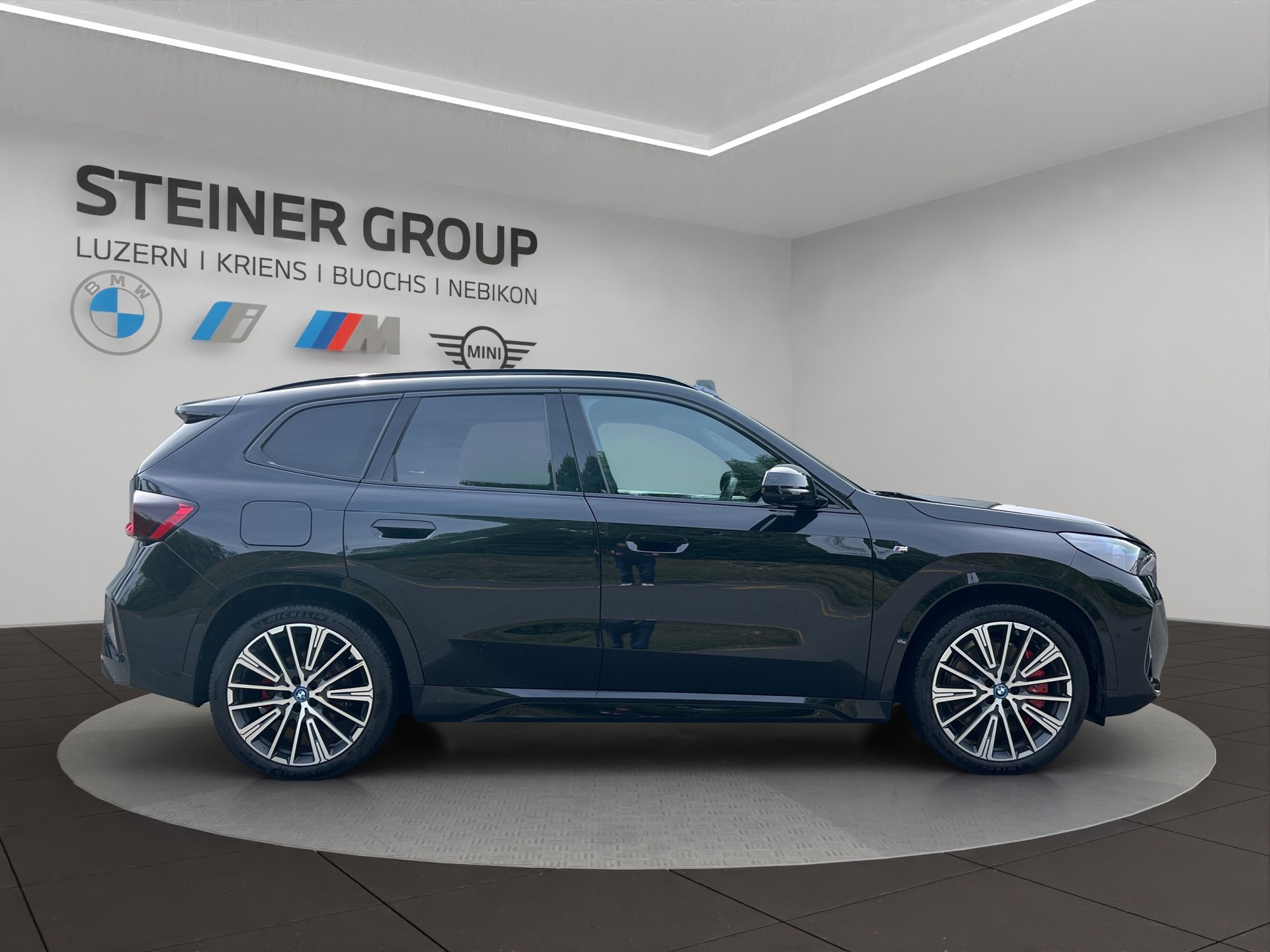 BMW iX1 xDrive 30 M Sport Pro-showroom-element-3