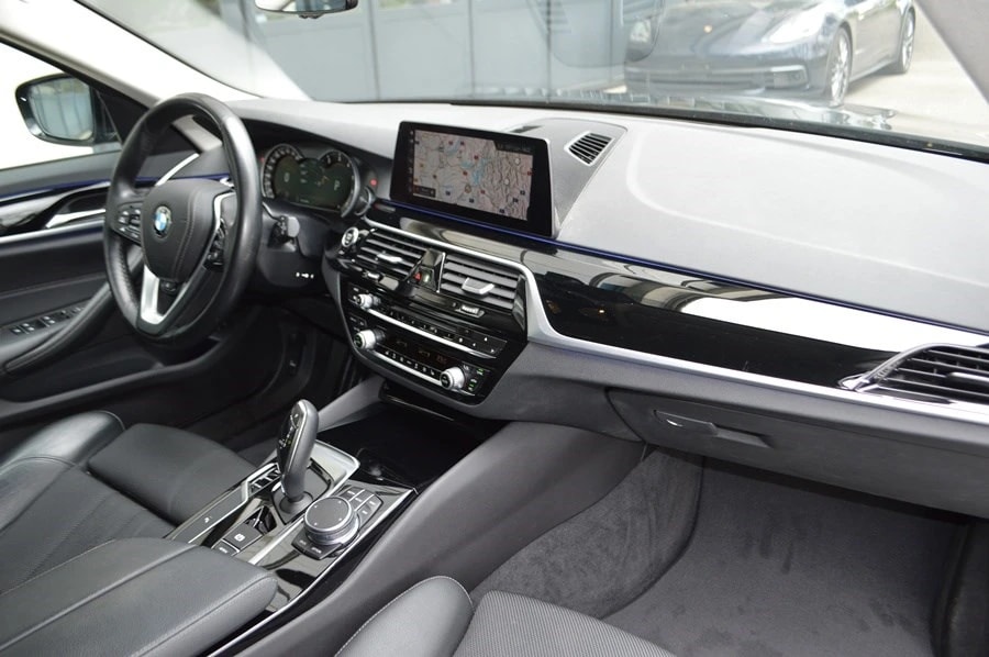 BMW 520i Touring Sport Line Steptronic-image-8