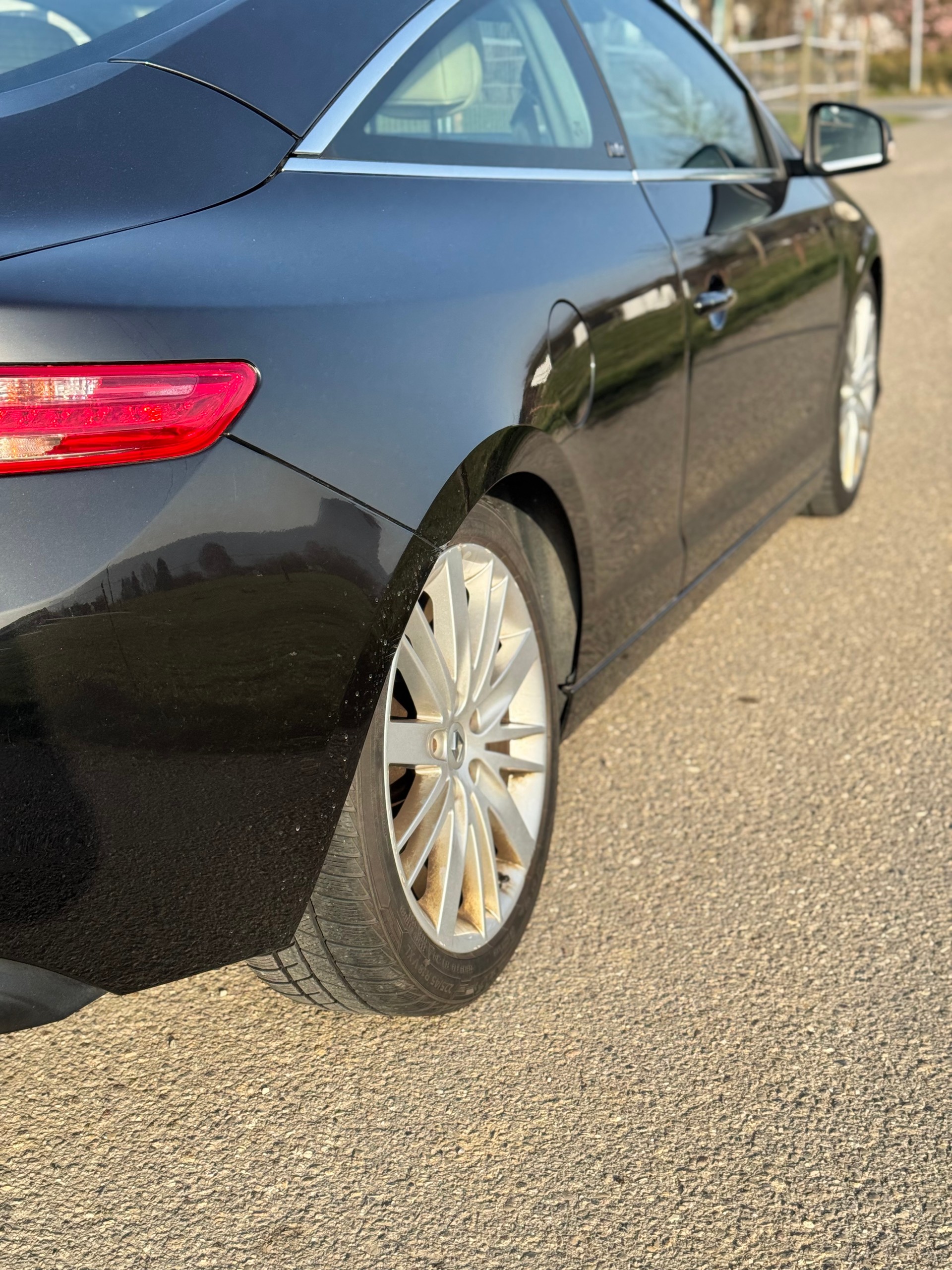 RENAULT LAGUNA 3.0 dCi Coupé-image-6