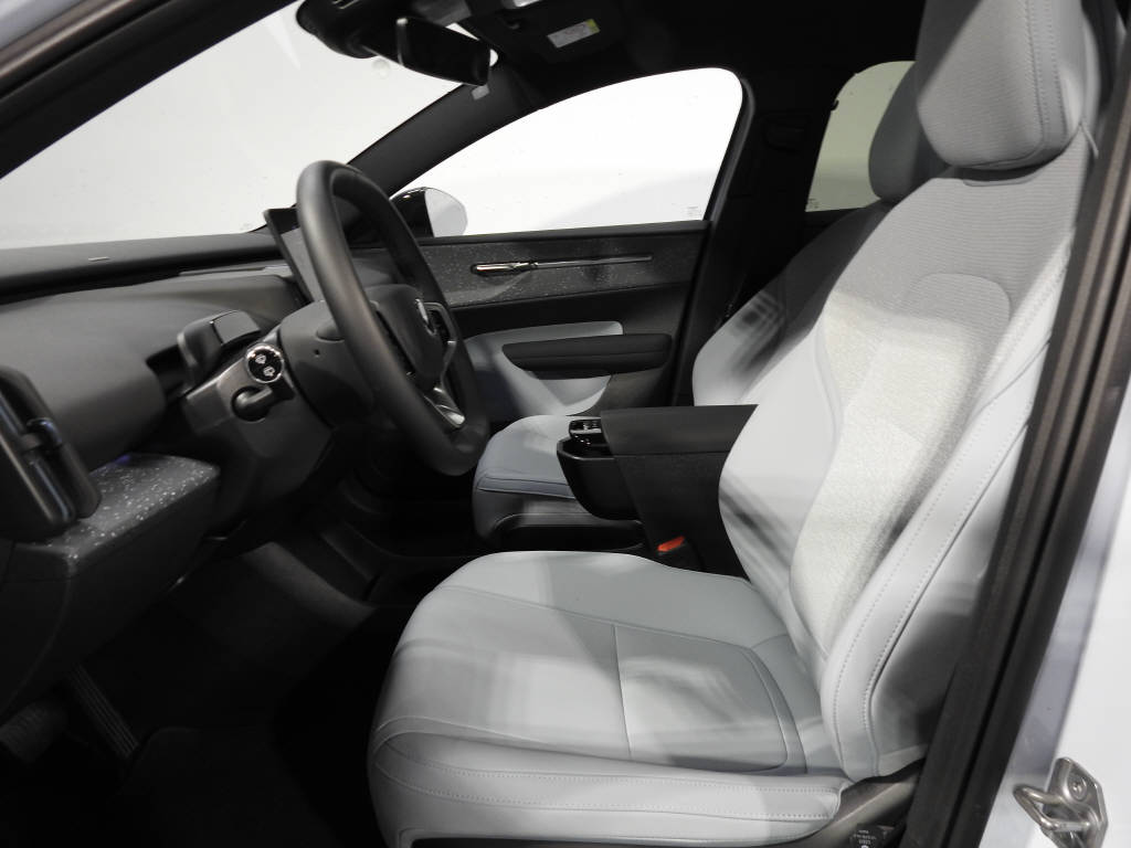 VOLVO EX 30 E60 Twin Ultra Performance AWD-image-7