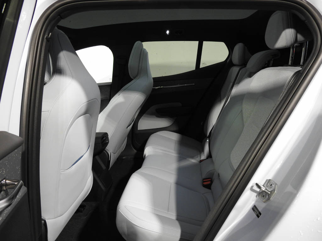 VOLVO EX 30 E60 Twin Ultra Performance AWD-image-8