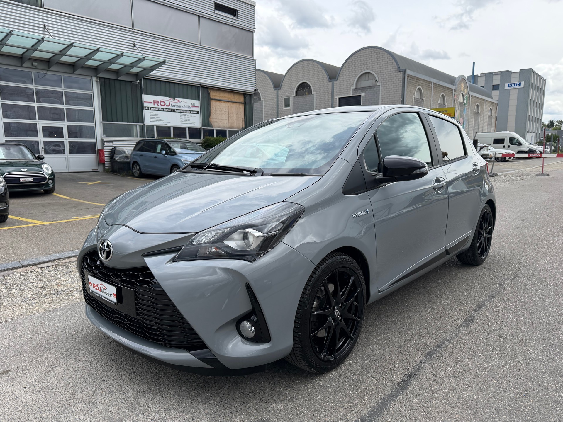 TOYOTA Yaris 1.5 VVT-i Hybrid GR Sport e-CVT-showroom-element-1
