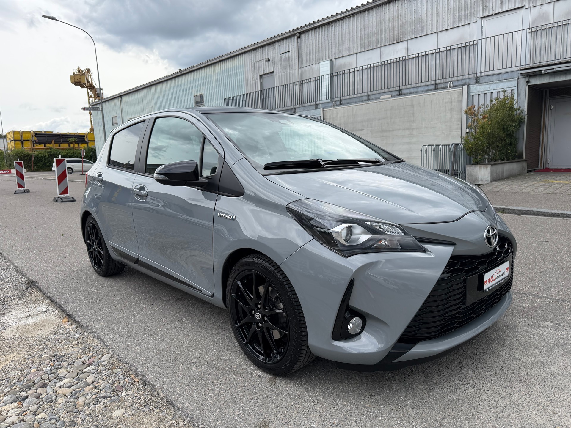 TOYOTA Yaris 1.5 VVT-i Hybrid GR Sport e-CVT-showroom-element-3