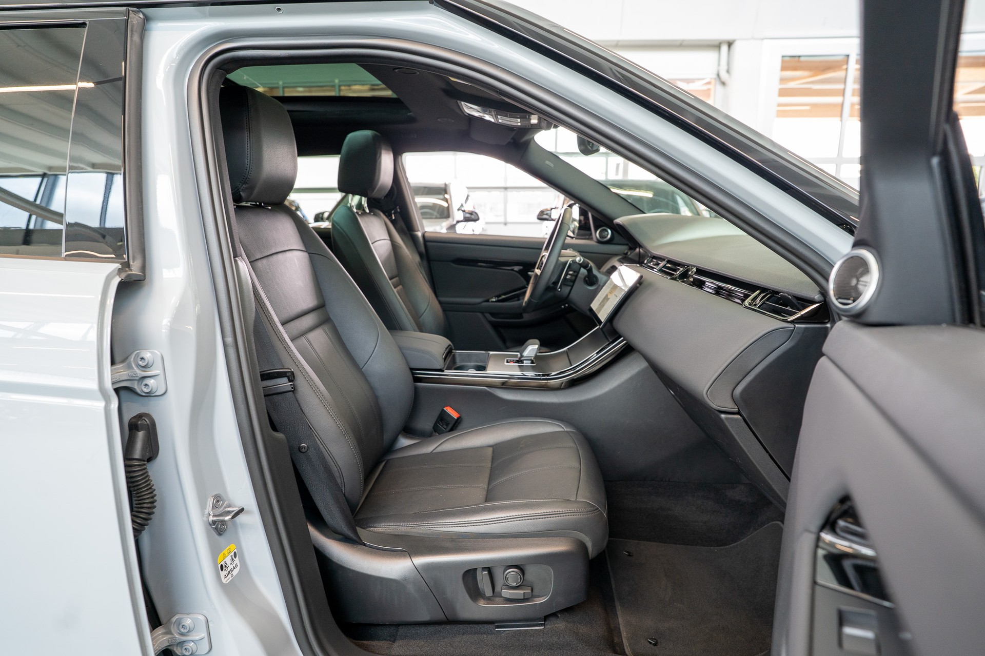 LAND ROVER Range Rover Evoque 2.0 D 200 Dynamic SE / Panorama / Rückfahrkamera / el.Sitze-image-16