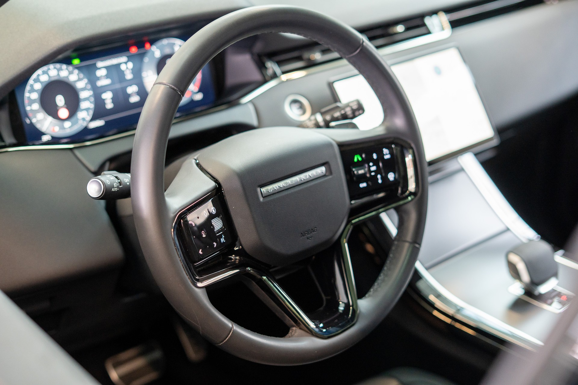 LAND ROVER Range Rover Evoque 2.0 D 200 Dynamic SE / Panorama / Rückfahrkamera / el.Sitze-image-12