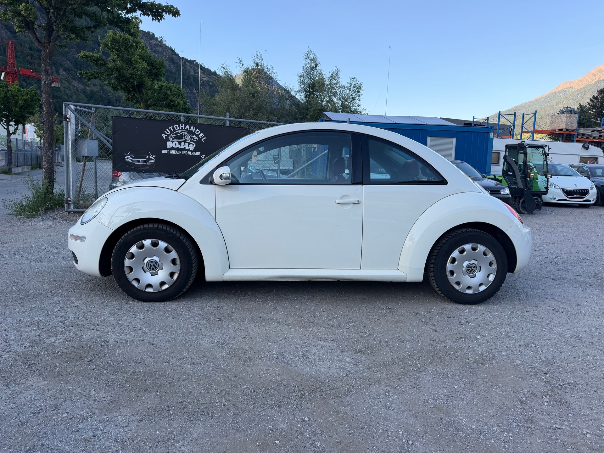 VW Beetle 1.6-showroom-element-1