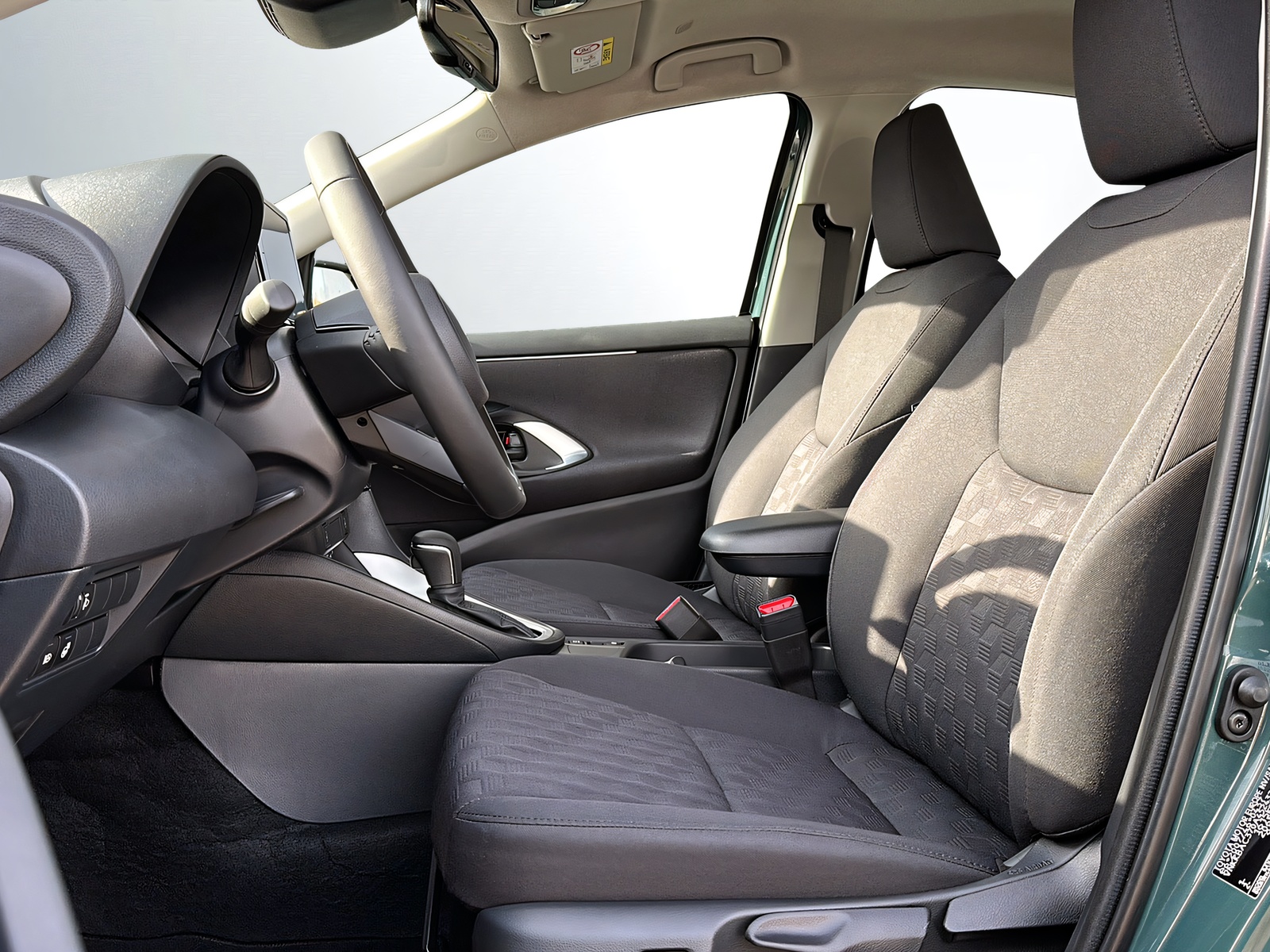 TOYOTA Yaris 1.5 Comfort e-CVT-image-3
