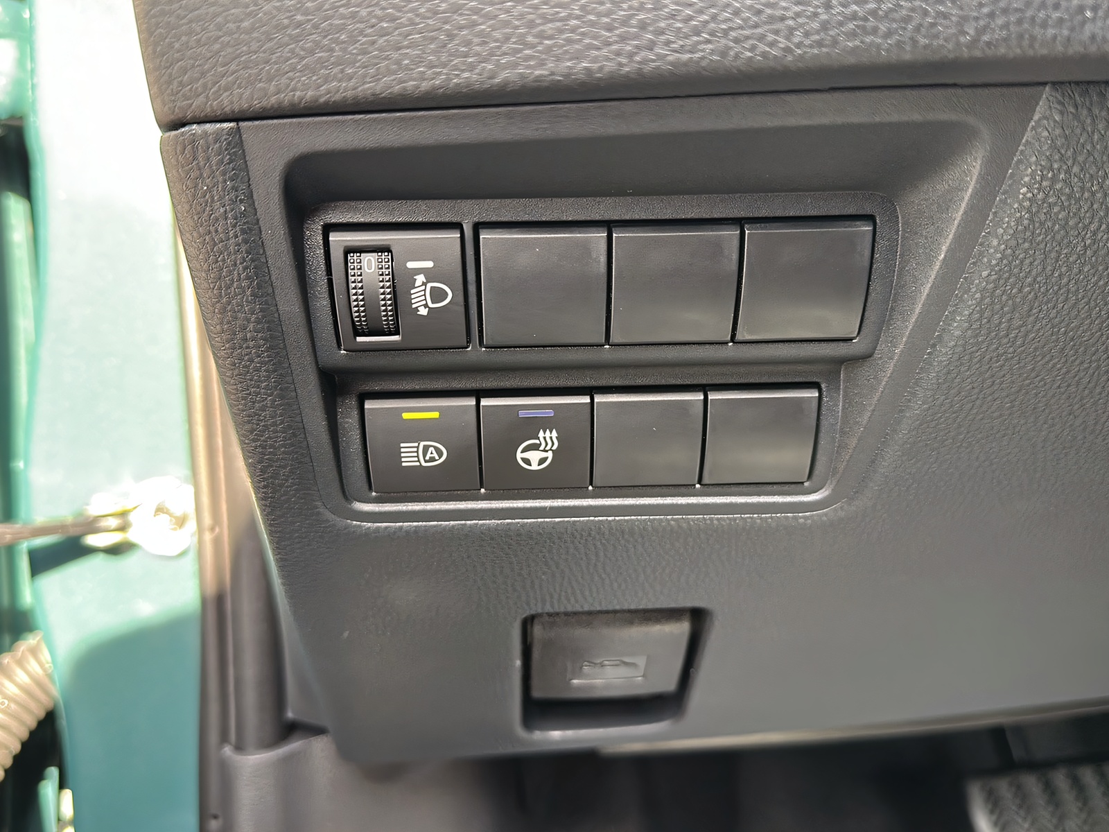 TOYOTA Yaris 1.5 Comfort e-CVT-image-9