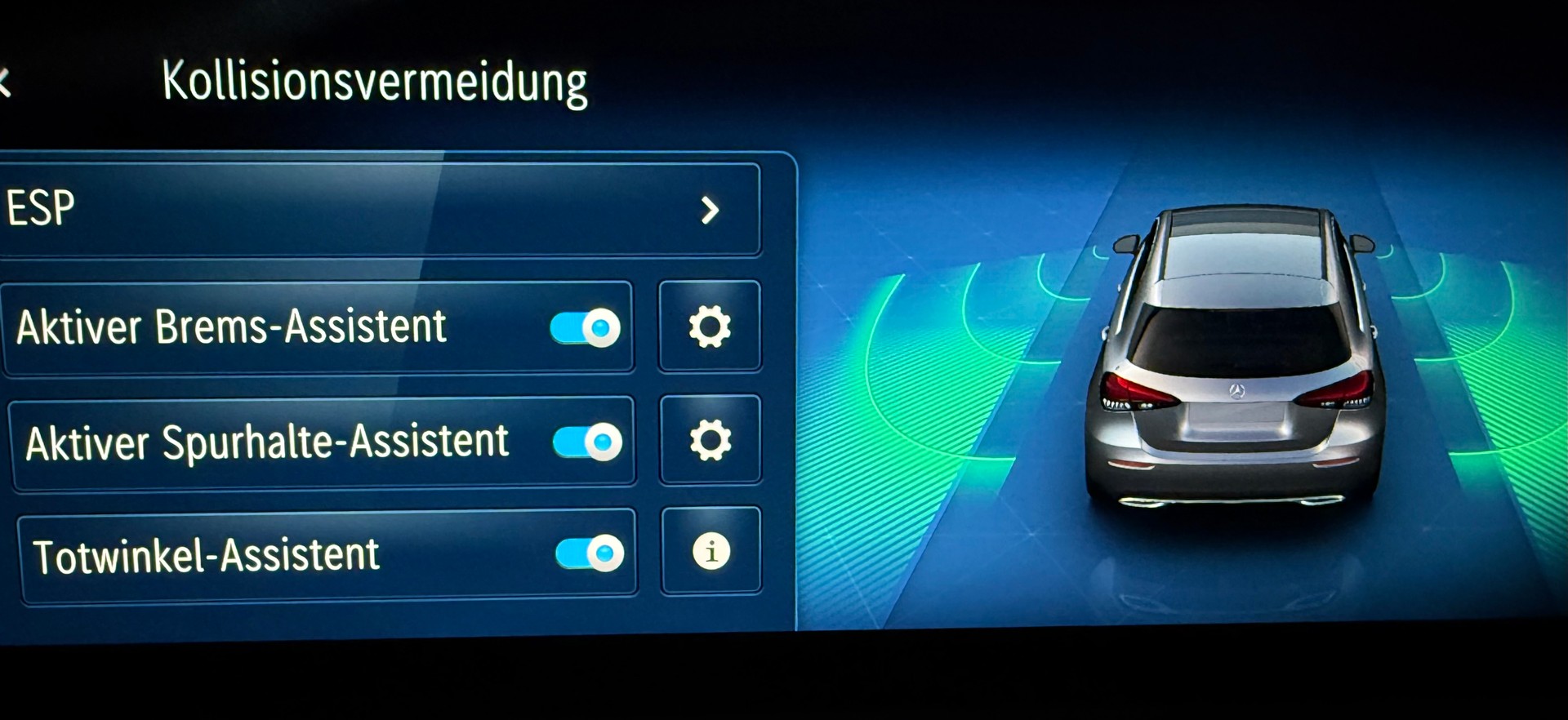 MERCEDES-BENZ A 250 AMG Line 4Matic 8G-DCT-image-9