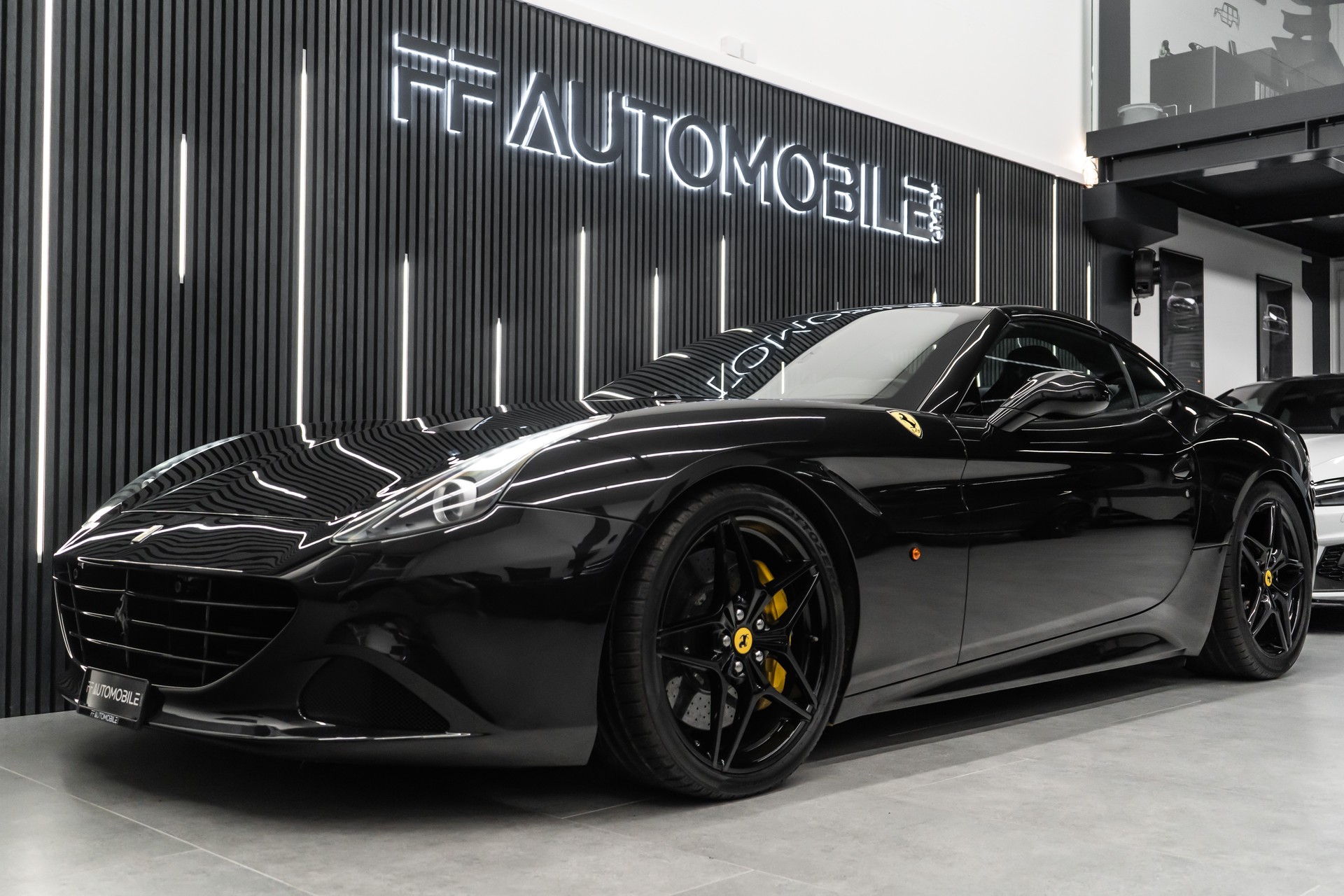 FERRARI California 3.9 V8 T-image-4