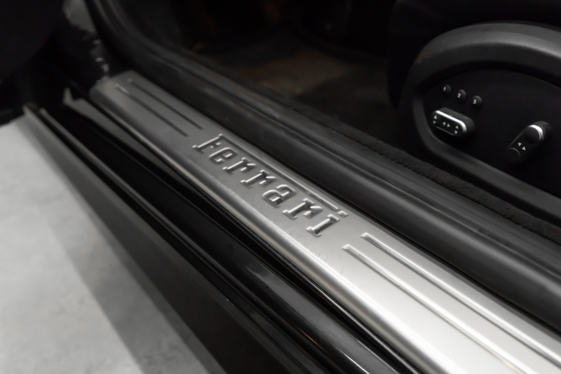 FERRARI California 3.9 V8 T-image-24