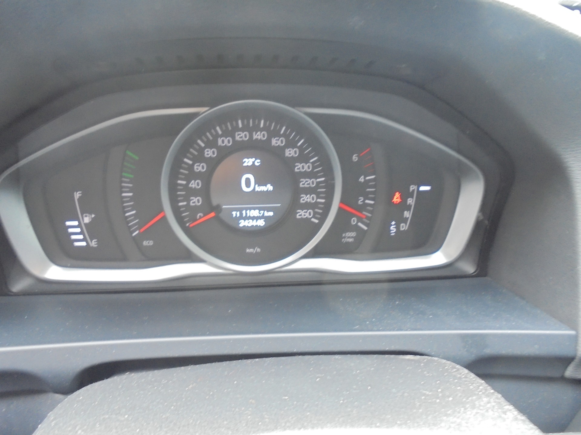 VOLVO V60 D5 AWD Momentum Geartronic-image-8